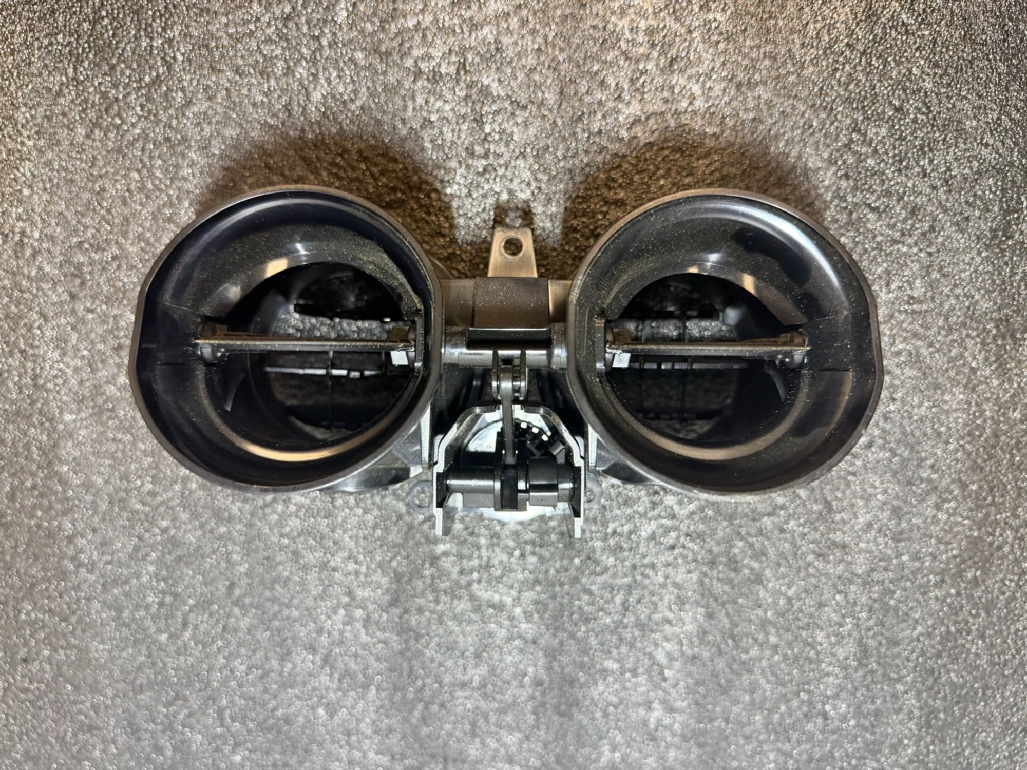 https://ycs.partsauto.market/partsauto-images/thmbs/userImages/57a1490c760884948c1593ca7cc92ed5/part/647ffbc7-d41c-4643-bb1d-1a8ad4592320_1776444039258.jpg