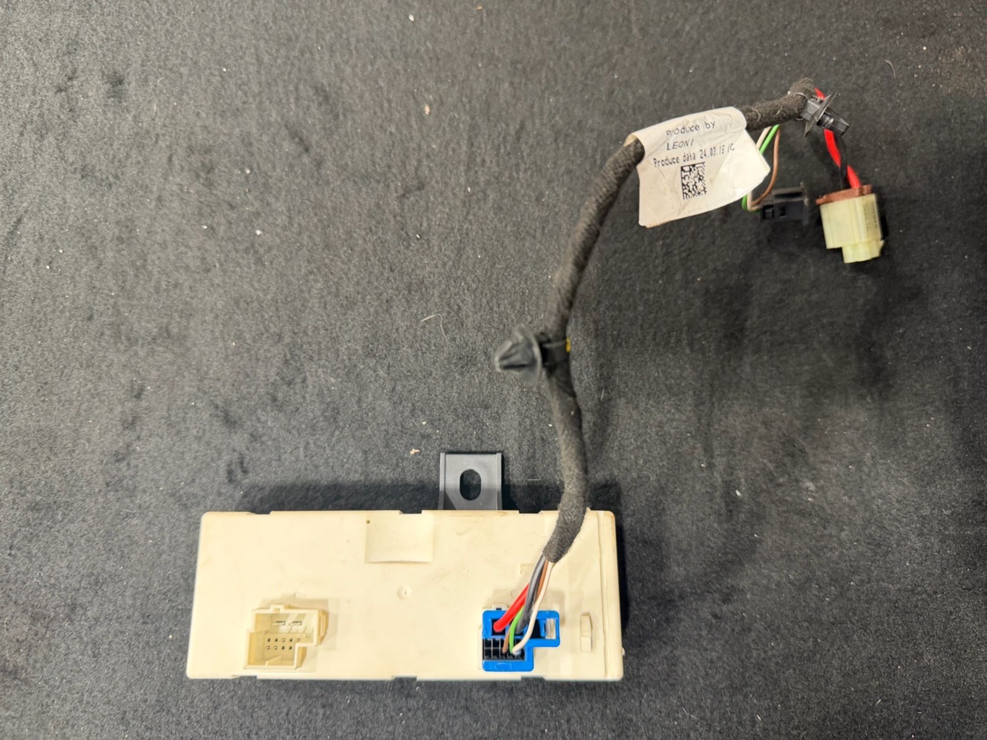 https://ycs.partsauto.market/partsauto-images/thmbs/userImages/57a1490c760884948c1593ca7cc92ed5/part/8722d11d-6aae-430e-8ff8-34cb09195cf5_1776445763083.jpg