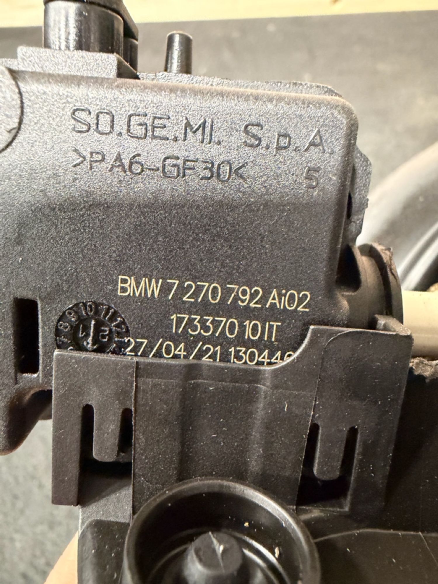 https://ycs.partsauto.market/partsauto-images/thmbs/userImages/57a1490c760884948c1593ca7cc92ed5/part/a9750d4f-7899-46c5-a6f8-a09c757f57f3_1776879744050.jpg