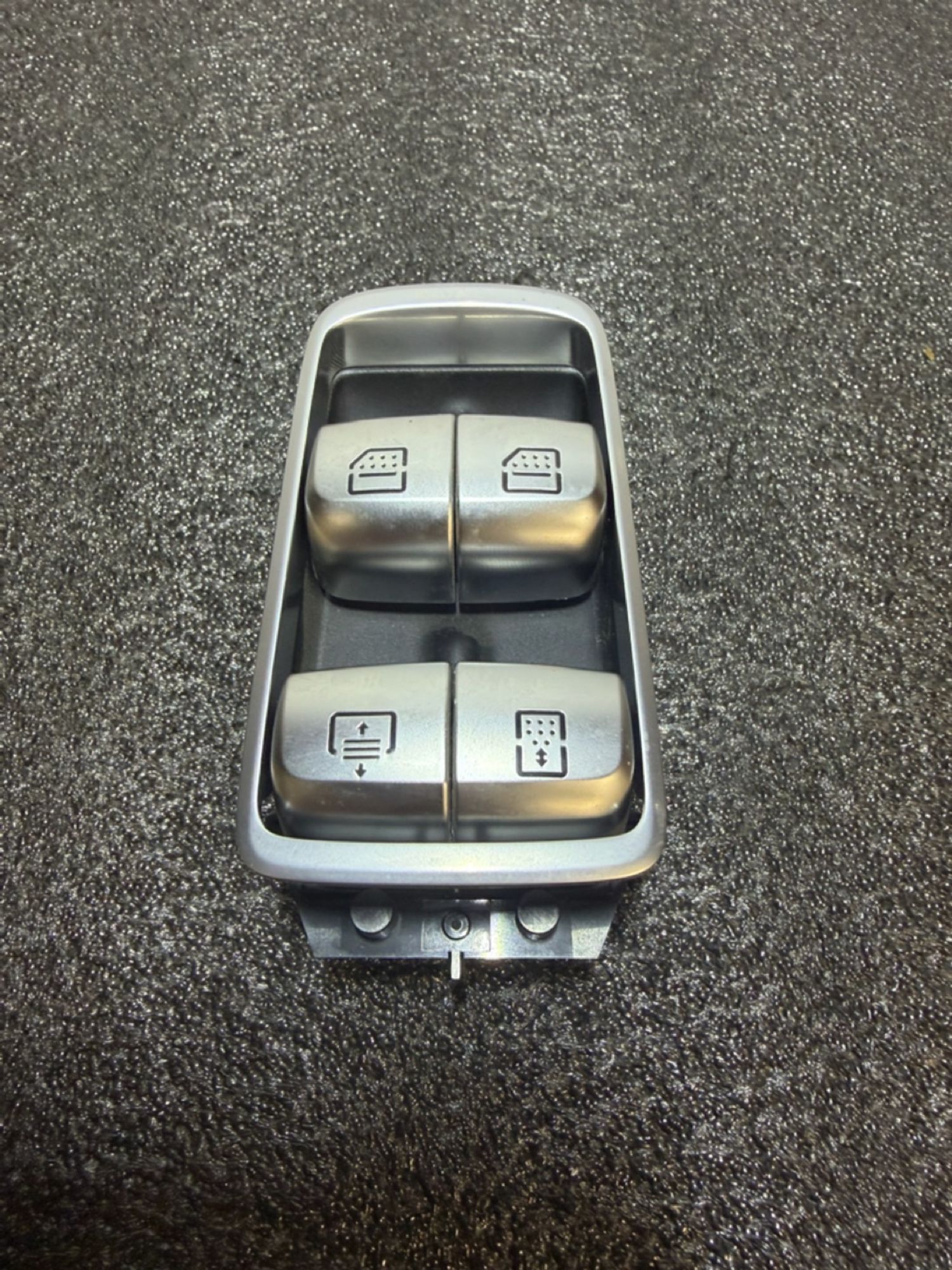 https://ycs.partsauto.market/partsauto-images/thmbs/userImages/57a1490c760884948c1593ca7cc92ed5/part/b1b741af-acd7-4468-ac57-e192535d45b5_1776548981045.jpg