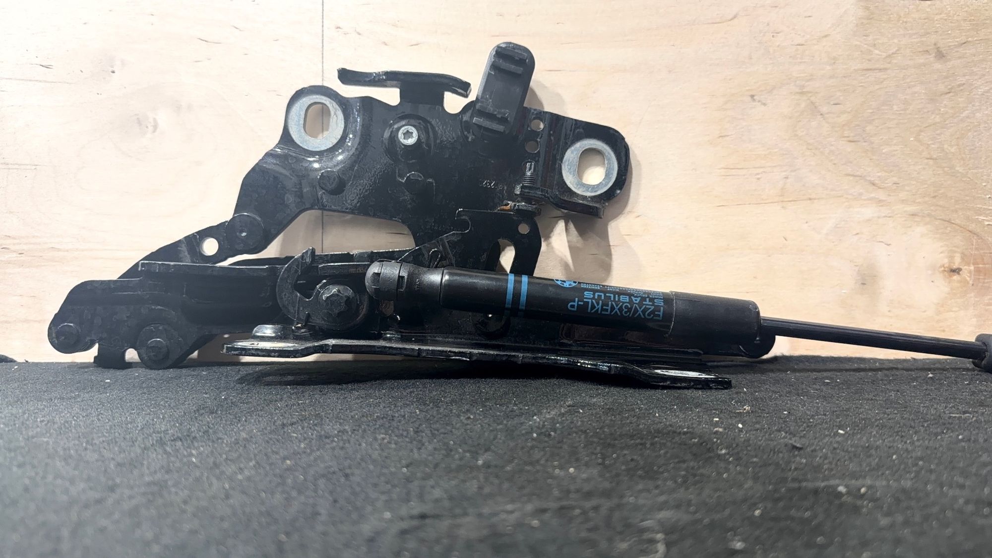 https://ycs.partsauto.market/partsauto-images/thmbs/userImages/57a1490c760884948c1593ca7cc92ed5/part/c4b61beb-3a96-418b-9420-9ac03ea80fa1_1776705785034.jpg