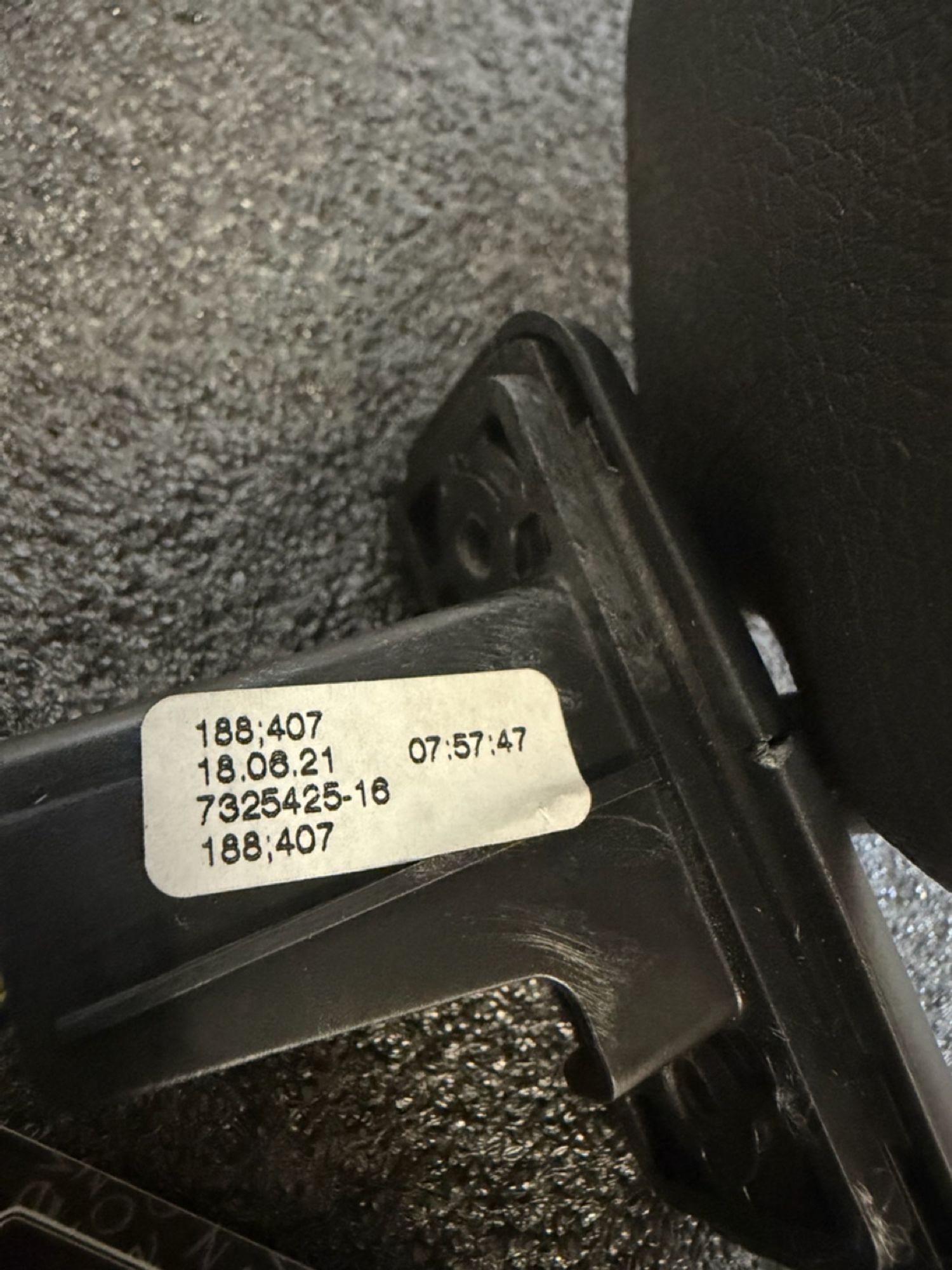 https://ycs.partsauto.market/partsauto-images/thmbs/userImages/57a1490c760884948c1593ca7cc92ed5/part/d139c5f3-b99b-4edd-a282-c6fed8bba125_1776860121803.jpg