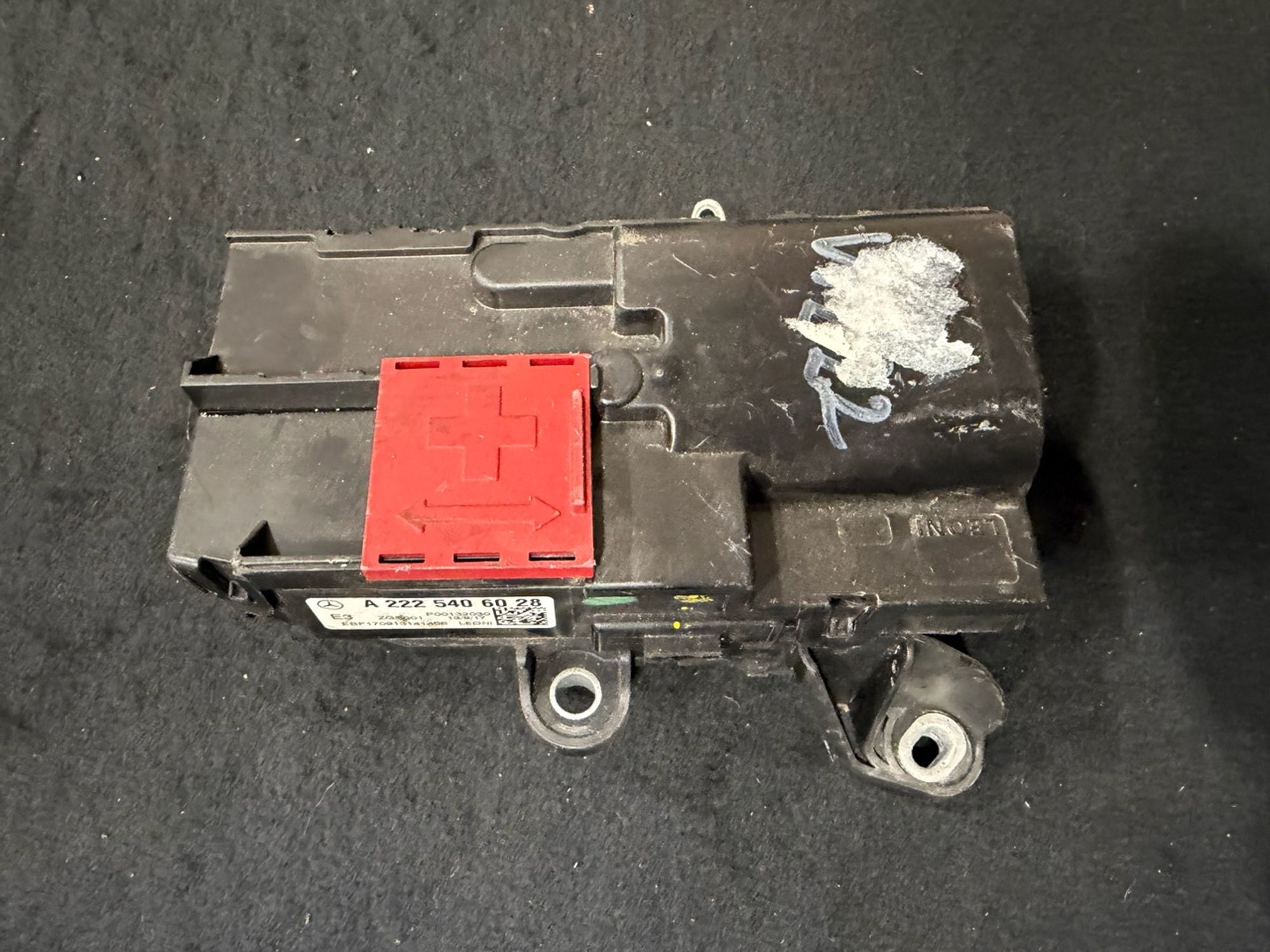 https://ycs.partsauto.market/partsauto-images/thmbs/userImages/57a1490c760884948c1593ca7cc92ed5/part/d62b4aea-4d20-42e8-8c52-608501254086_1776445424153.jpg
