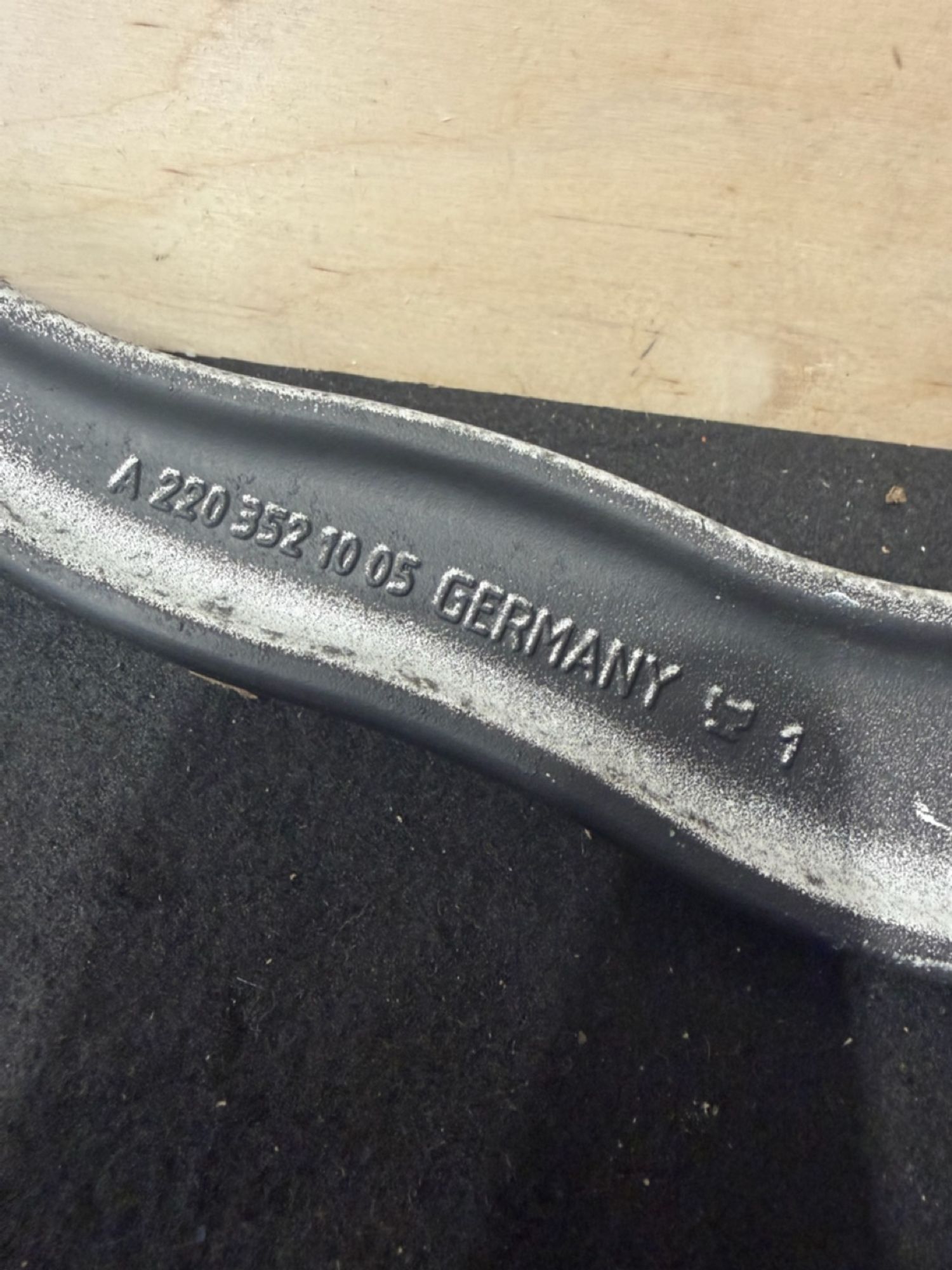 https://ycs.partsauto.market/partsauto-images/thmbs/userImages/57a1490c760884948c1593ca7cc92ed5/part/e0c5ce53-1681-494b-a8e3-22992f362ef0_1777122245747.jpg