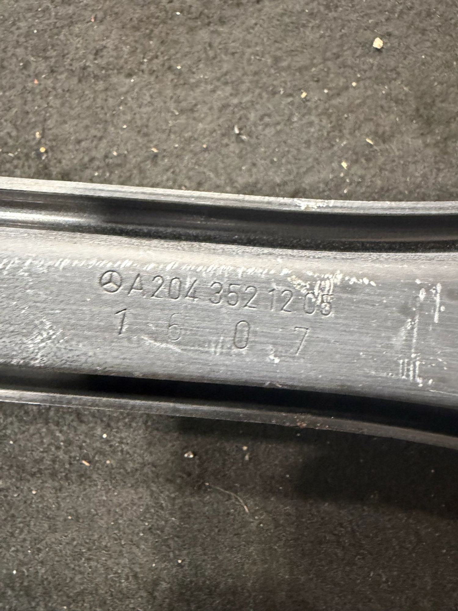 https://ycs.partsauto.market/partsauto-images/thmbs/userImages/57a1490c760884948c1593ca7cc92ed5/part/f3e64244-2571-4ad1-be7c-c83672dee487_1777292062565.jpg