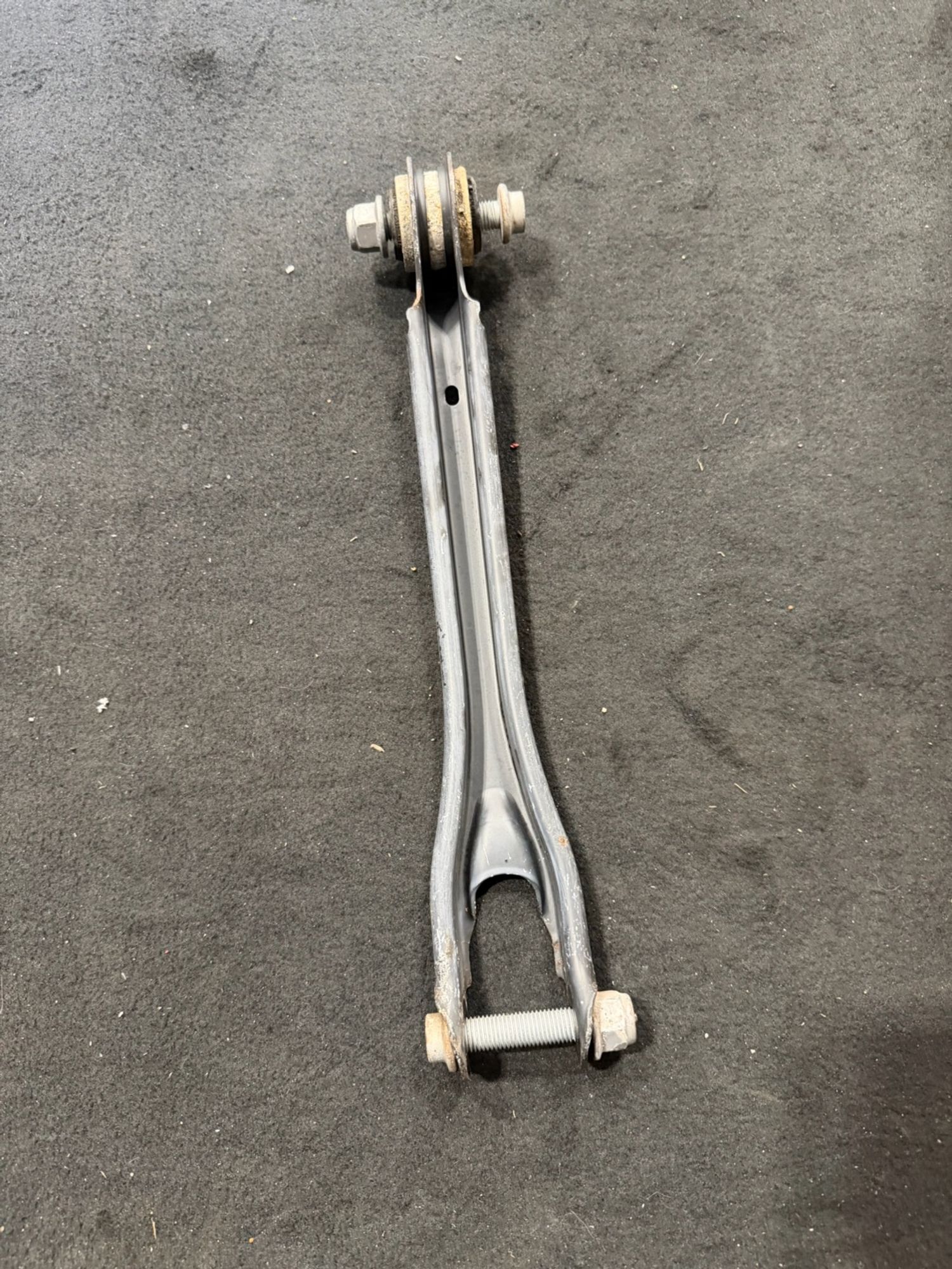 https://ycs.partsauto.market/partsauto-images/thmbs/userImages/57a1490c760884948c1593ca7cc92ed5/part/fbbfcb06-df59-42ce-8fbd-50f5499f3b22_1777292064304.jpg