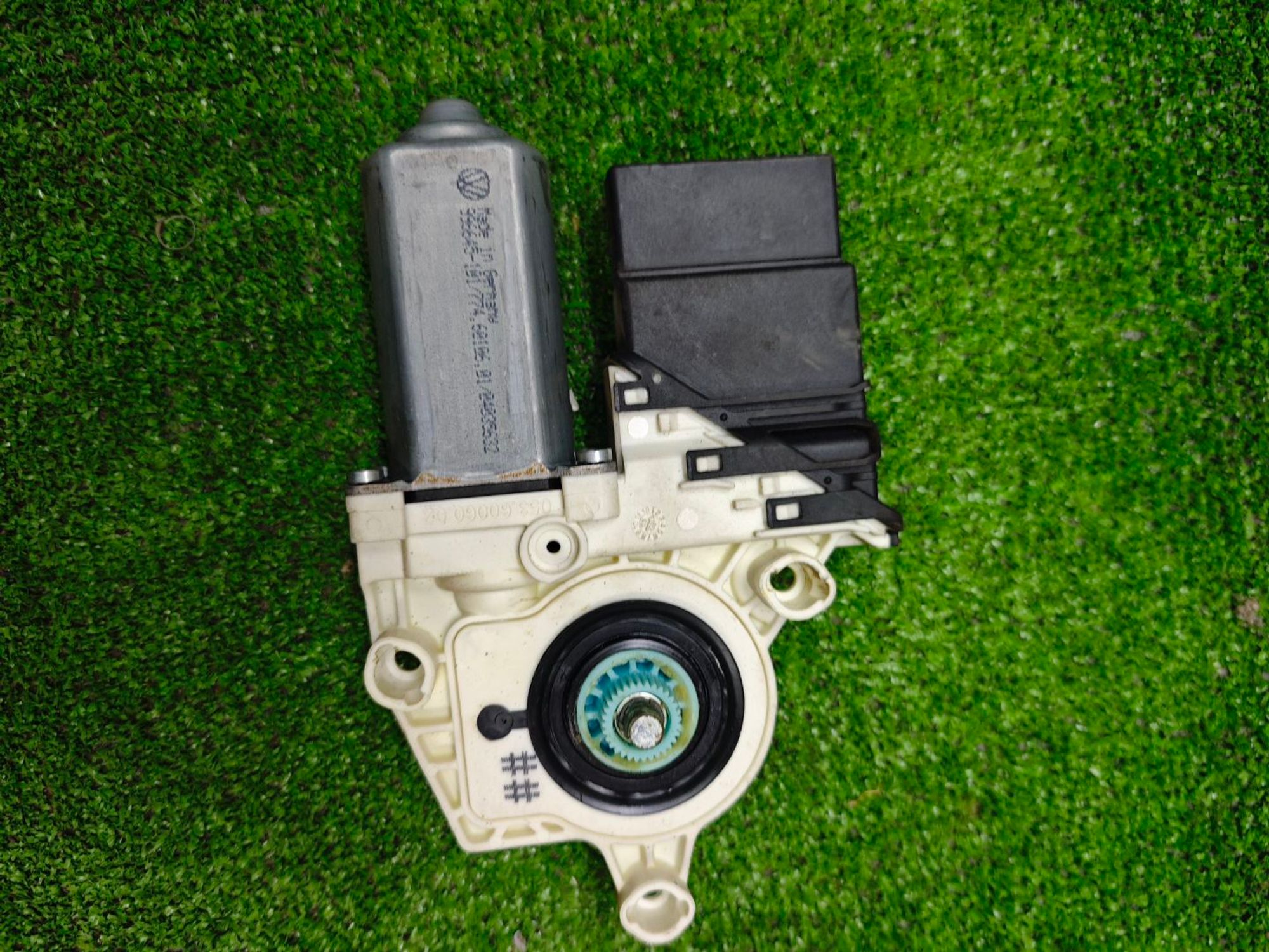 https://ycs.partsauto.market/partsauto-images/thmbs/userImages/642e6f5f1bce7f21e2021cd69aab83bc/part/0a140d0f-48ee-4de4-902f-16134bd74d9e_1785352929970.jpg