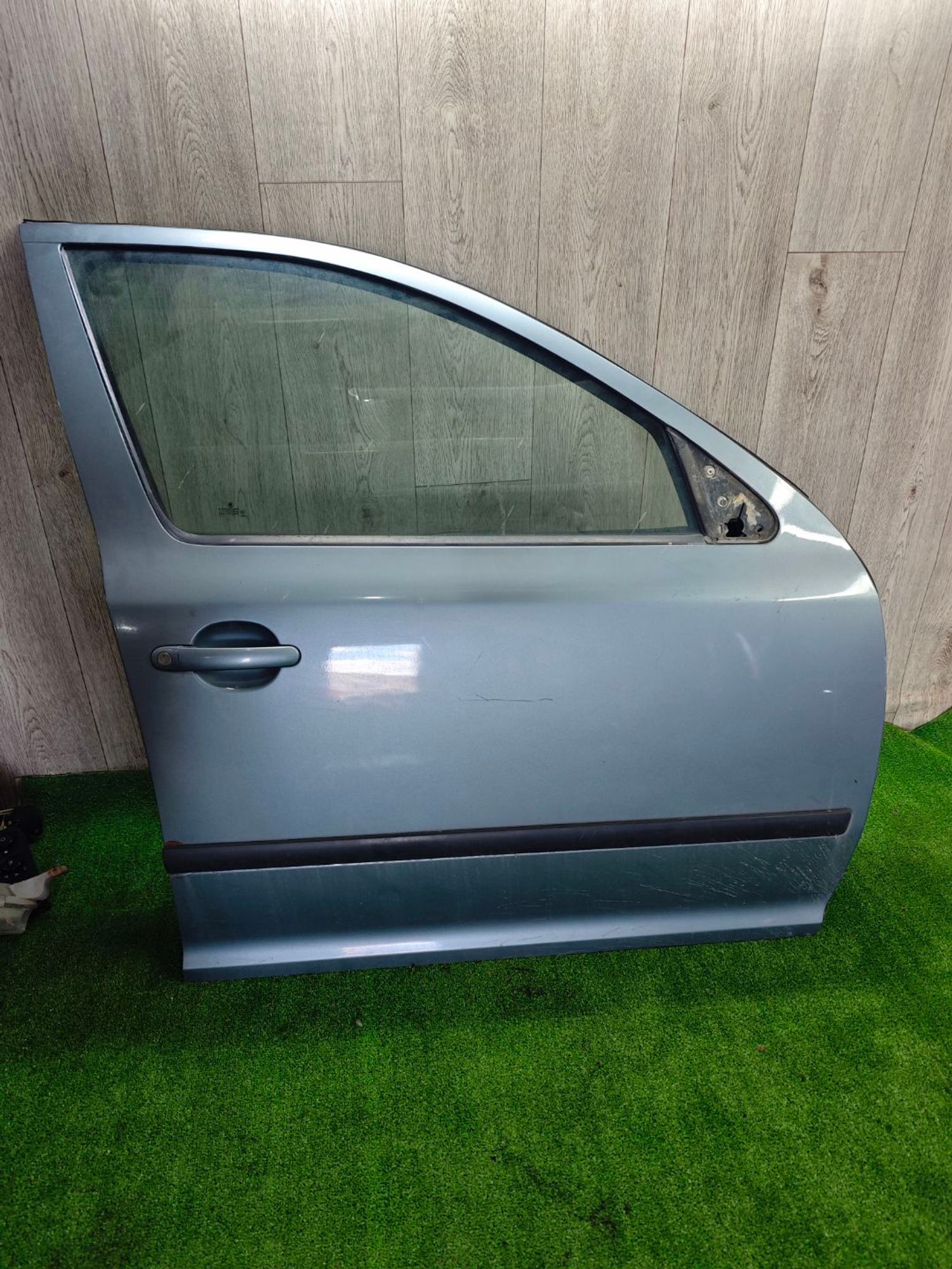 https://ycs.partsauto.market/partsauto-images/thmbs/userImages/642e6f5f1bce7f21e2021cd69aab83bc/part/17e5a784-f8d2-401c-83c3-0e386ecc5572_1784623084512.jpg