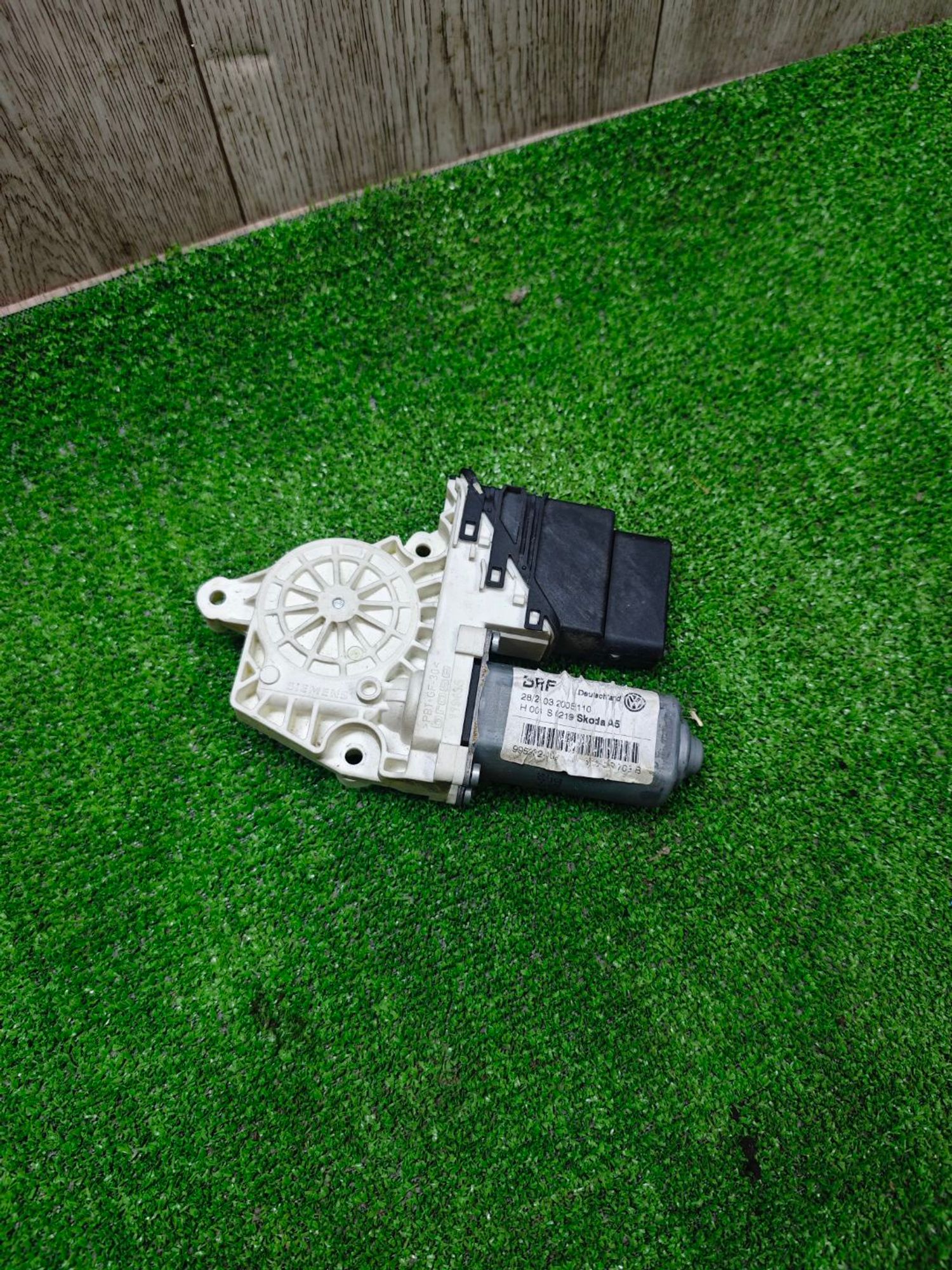 https://ycs.partsauto.market/partsauto-images/thmbs/userImages/642e6f5f1bce7f21e2021cd69aab83bc/part/33f210d7-f94b-49cf-8deb-59469d963820_1784826922448.jpg