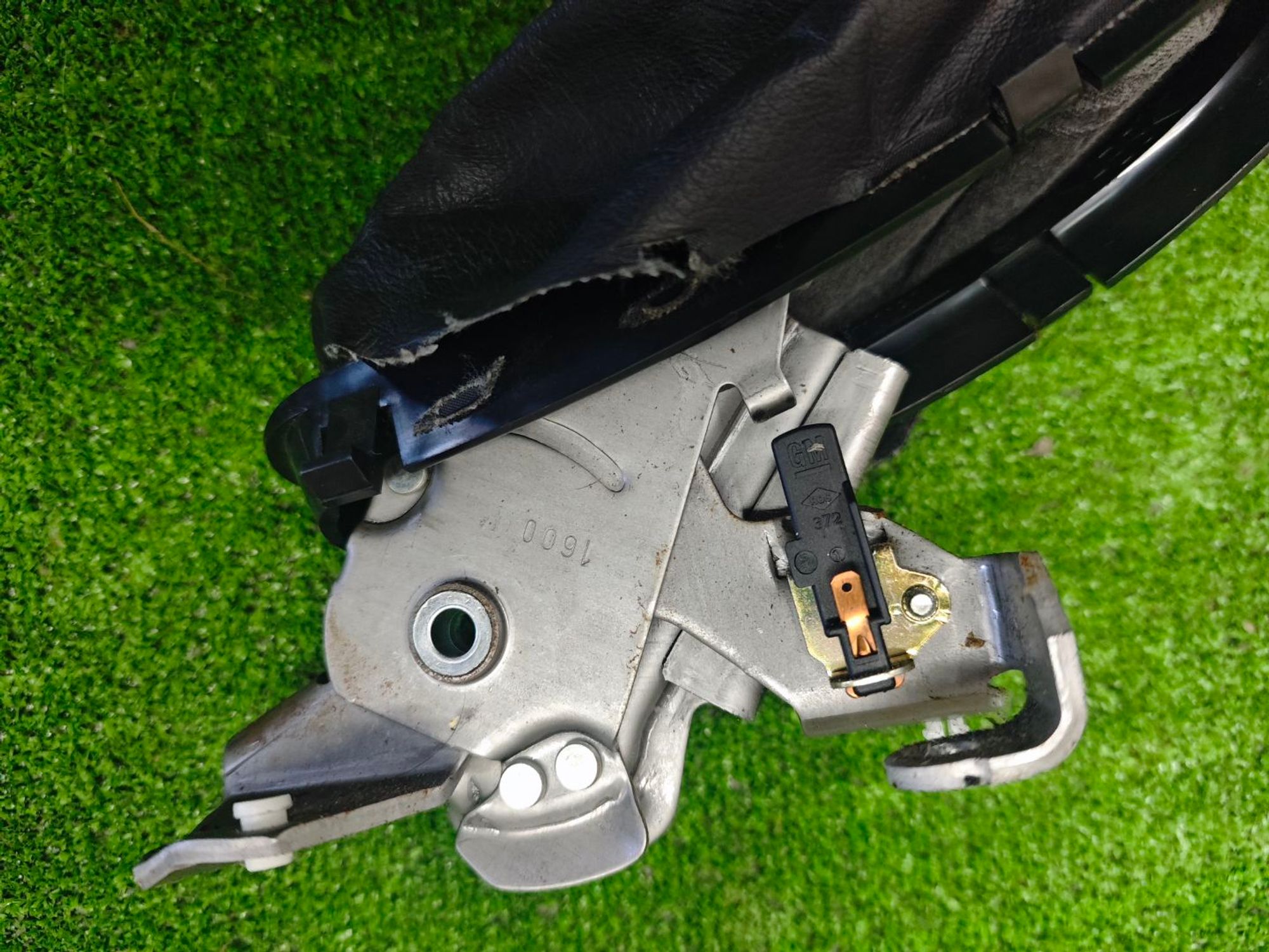 https://ycs.partsauto.market/partsauto-images/thmbs/userImages/642e6f5f1bce7f21e2021cd69aab83bc/part/41ad43f0-004d-4b19-845e-a3ffbb15d413_1785840868540.jpg