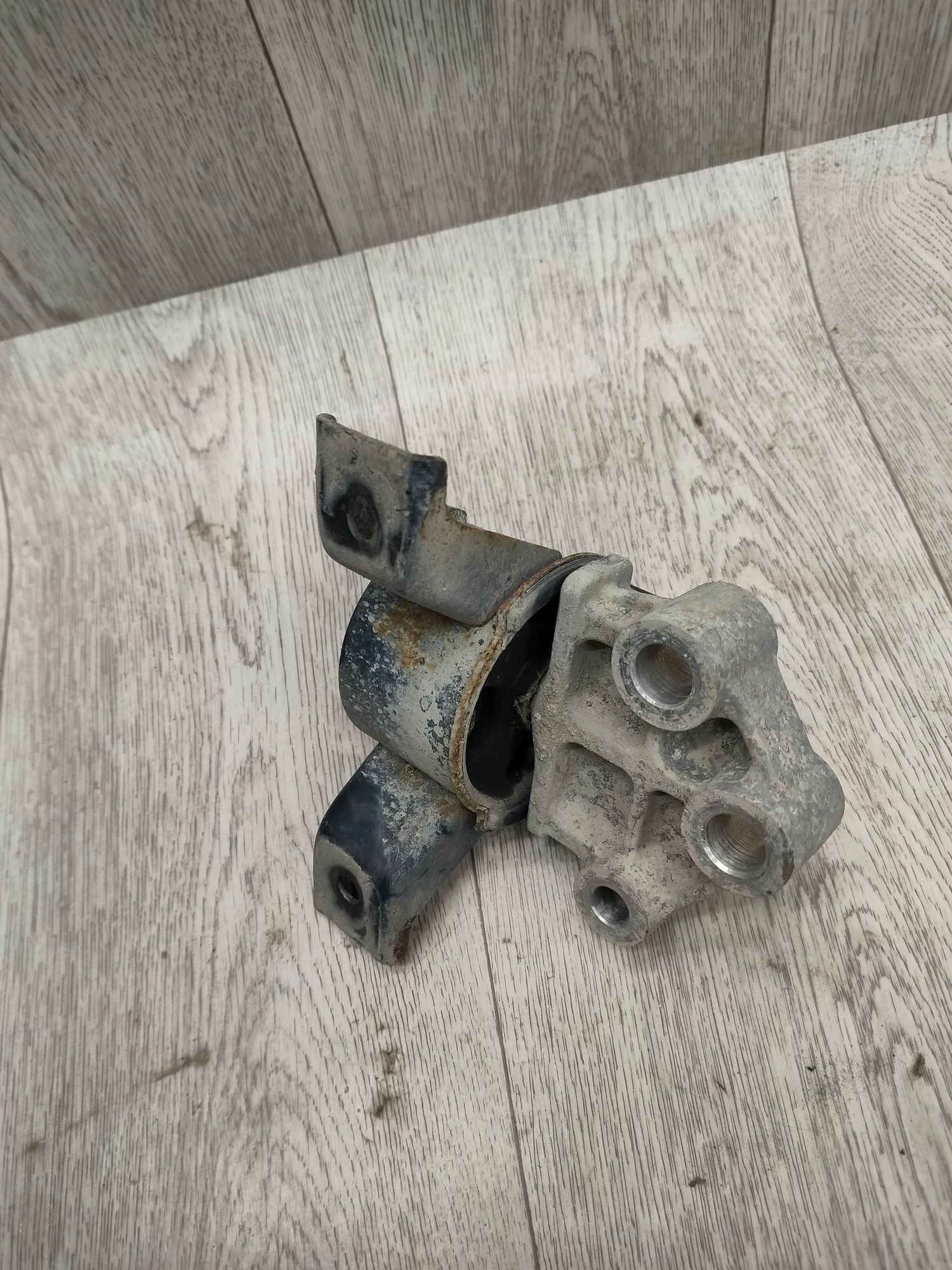 https://ycs.partsauto.market/partsauto-images/thmbs/userImages/642e6f5f1bce7f21e2021cd69aab83bc/part/732d8acf-a18c-481b-b2ff-a49b00c1f8a4_1705409742085.jpg