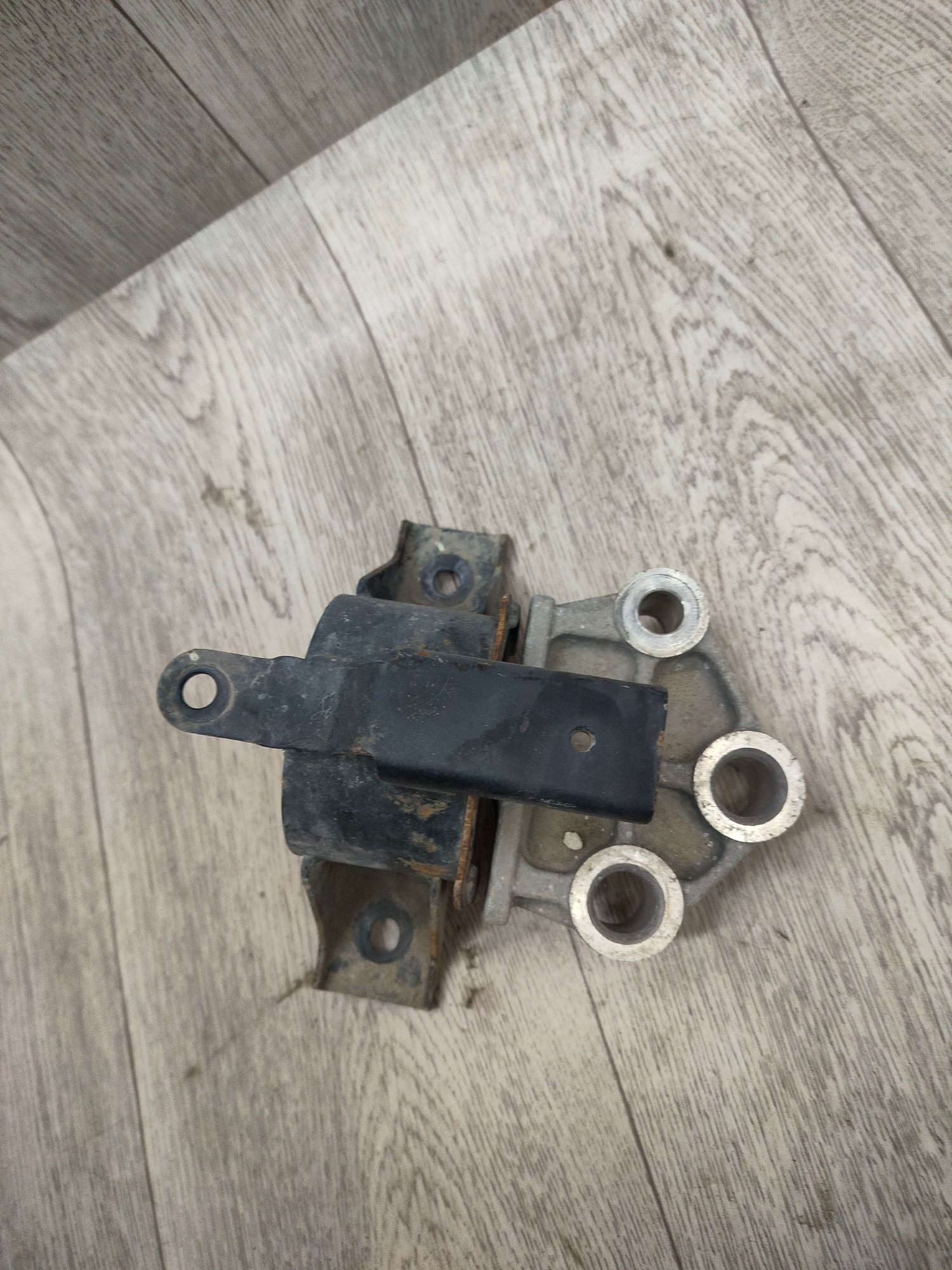 https://ycs.partsauto.market/partsauto-images/thmbs/userImages/642e6f5f1bce7f21e2021cd69aab83bc/part/86acfca4-ac92-4ff5-9336-f907fc927481_1705409743507.jpg