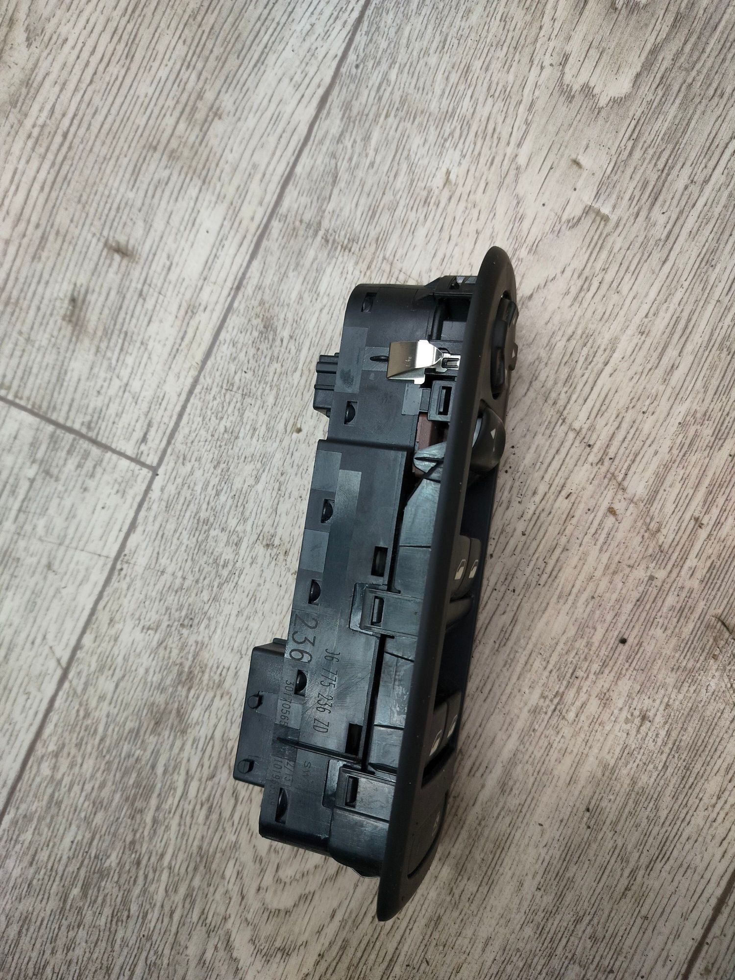https://ycs.partsauto.market/partsauto-images/thmbs/userImages/642e6f5f1bce7f21e2021cd69aab83bc/part/ddc86df5-46d1-4d6d-8923-23c3075b695a_1708354421630.jpg