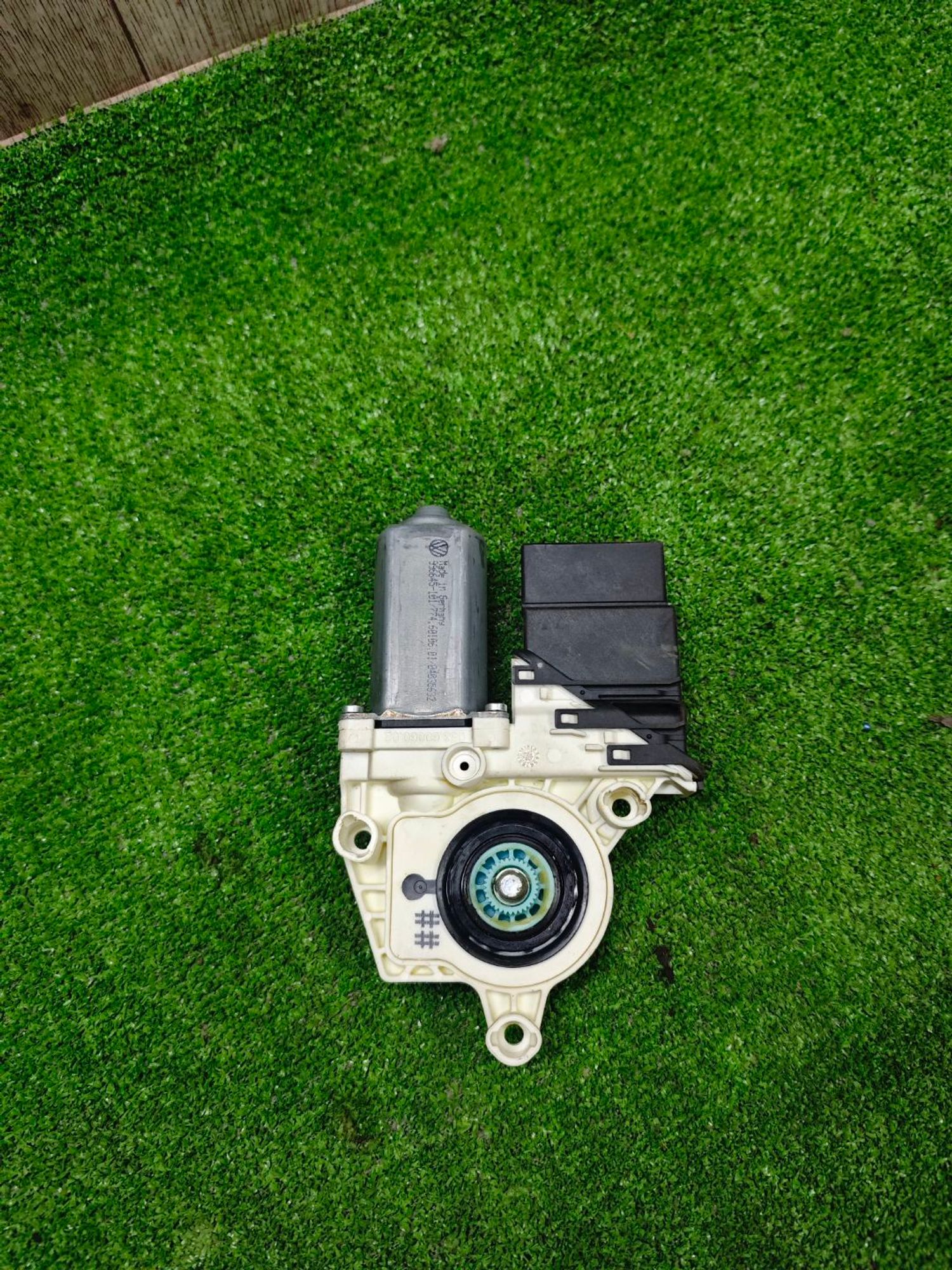 https://ycs.partsauto.market/partsauto-images/thmbs/userImages/642e6f5f1bce7f21e2021cd69aab83bc/part/fd6a22ee-3f5a-4725-b3d4-e7082968f358_1784826932879.jpg