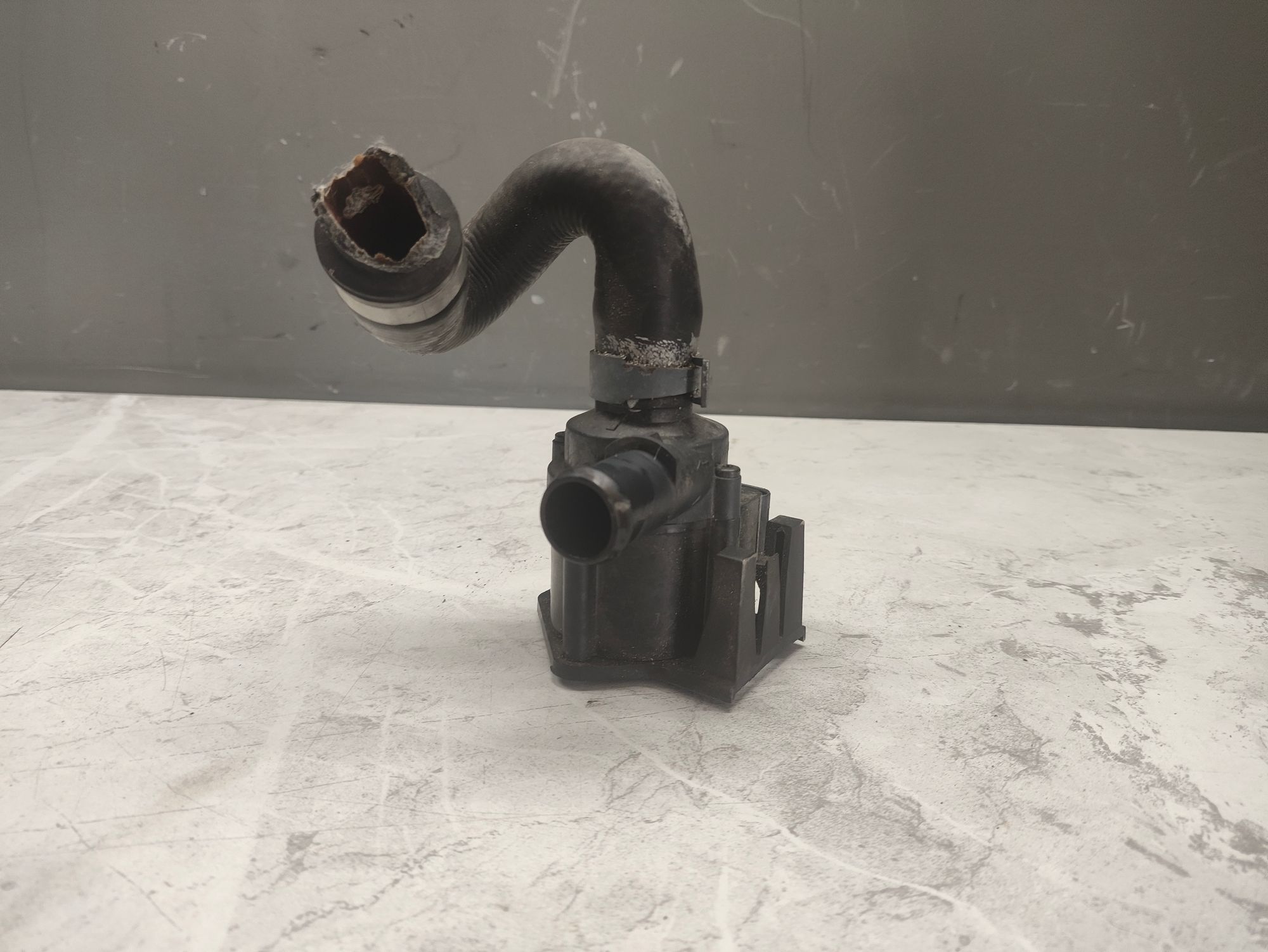 https://ycs.partsauto.market/partsauto-images/thmbs/userImages/6ab8ea4394fc0aced0b69382a3e61955/part/03068385-7be1-4ac8-8961-70639b5caba4_1785406413241.jpg