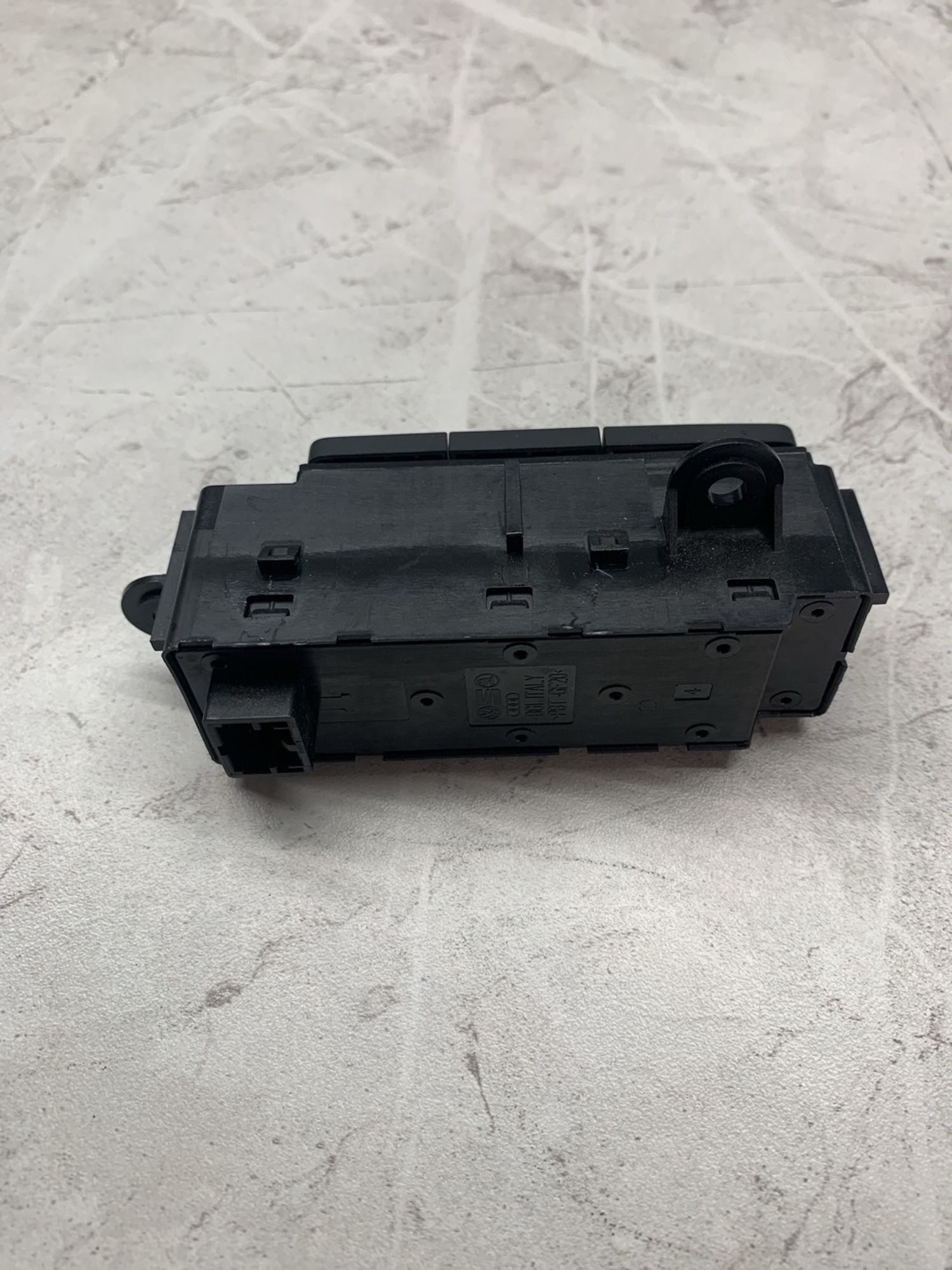 https://ycs.partsauto.market/partsauto-images/thmbs/userImages/6ab8ea4394fc0aced0b69382a3e61955/part/04c57c25-ea6a-4ac2-a93b-d3cfe87c8a92_1774258653494.jpg