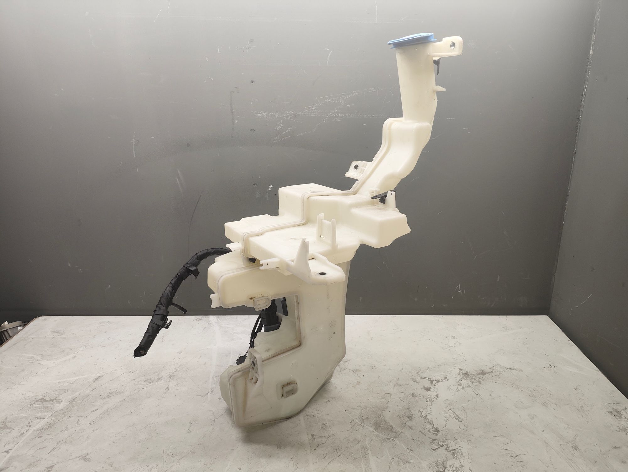 https://ycs.partsauto.market/partsauto-images/thmbs/userImages/6ab8ea4394fc0aced0b69382a3e61955/part/051b6305-5ad0-4336-bd42-55413f1774df_1781010741533.jpg