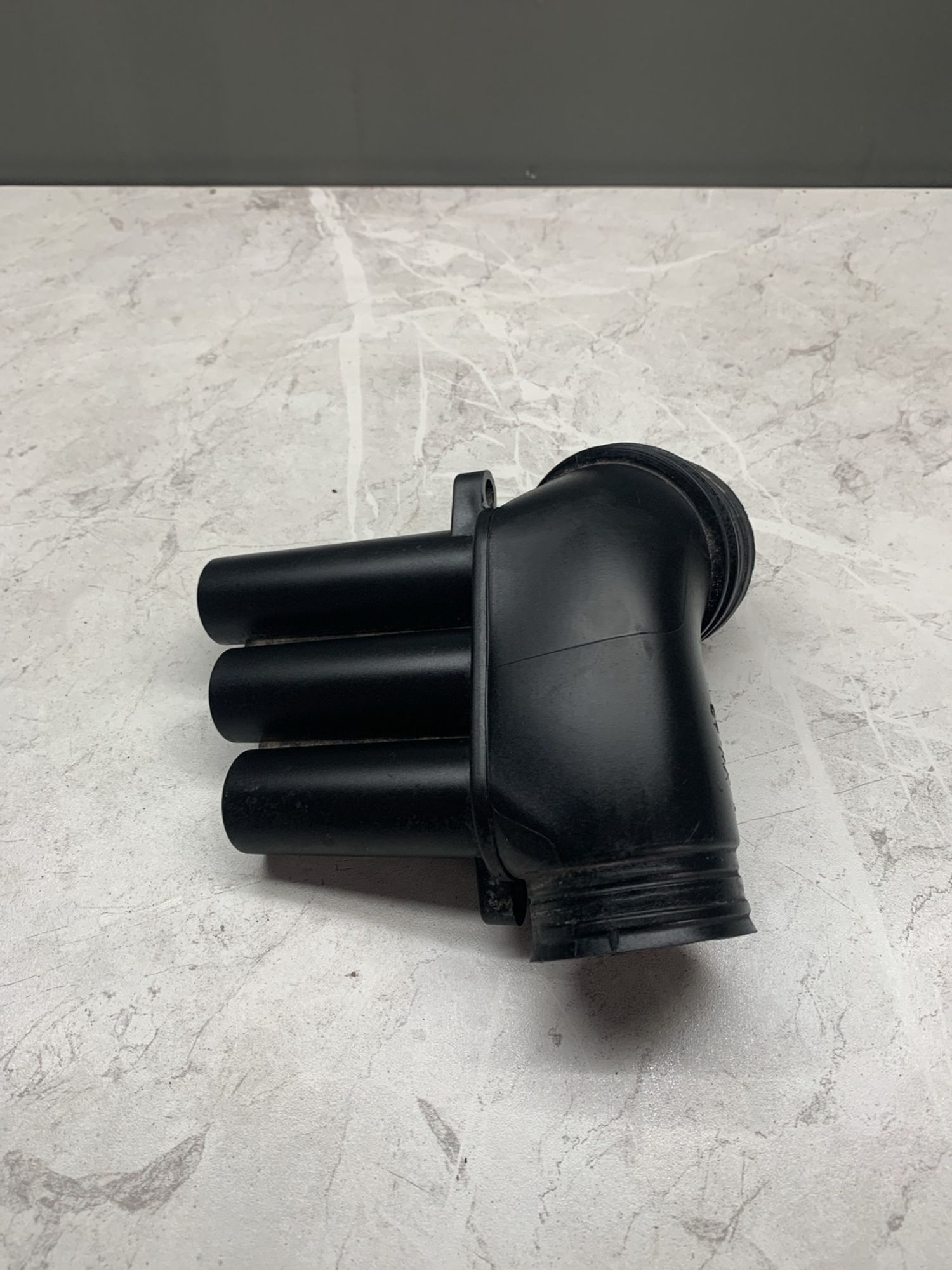 https://ycs.partsauto.market/partsauto-images/thmbs/userImages/6ab8ea4394fc0aced0b69382a3e61955/part/091edc38-9739-4ee8-885c-19263e4cae8f_1773922790835.jpg