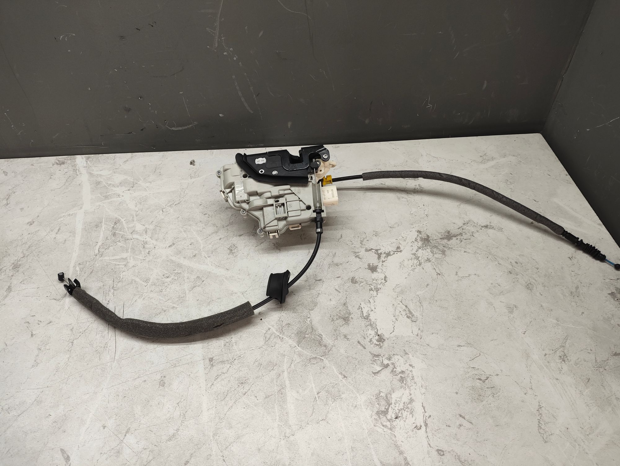 https://ycs.partsauto.market/partsauto-images/thmbs/userImages/6ab8ea4394fc0aced0b69382a3e61955/part/092494f3-64f2-4ebf-a96d-fb80c47d3935_1784194776772.jpg