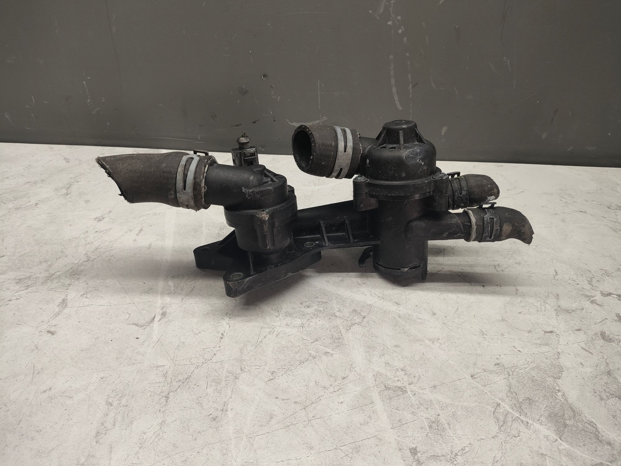 https://ycs.partsauto.market/partsauto-images/thmbs/userImages/6ab8ea4394fc0aced0b69382a3e61955/part/0d98557d-e5ec-41e4-ab9a-073c09b380a4_1779537201962.jpg