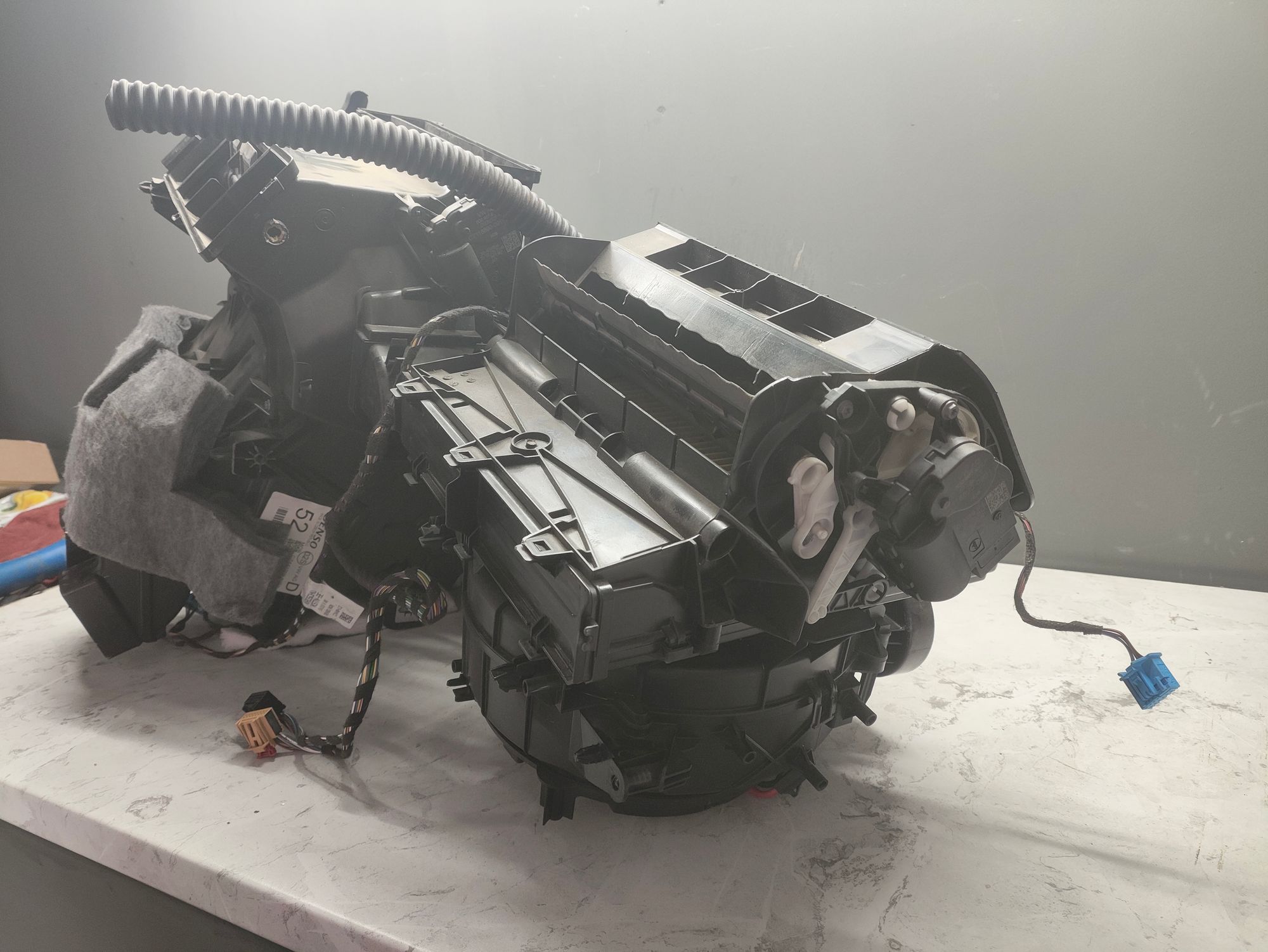 https://ycs.partsauto.market/partsauto-images/thmbs/userImages/6ab8ea4394fc0aced0b69382a3e61955/part/0d9f7241-736a-4971-81f6-55dd03952528_1776087352268.jpg