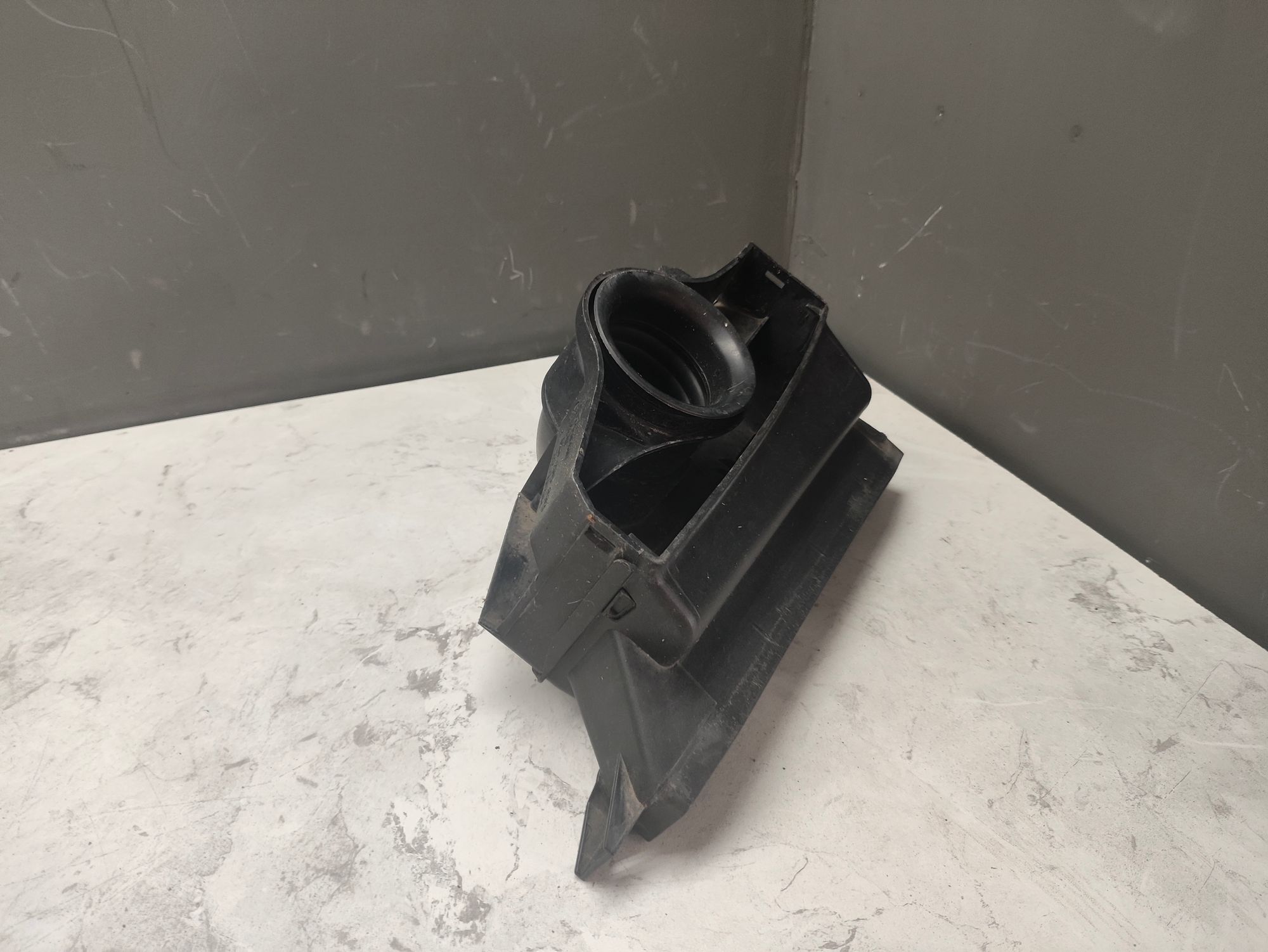 https://ycs.partsauto.market/partsauto-images/thmbs/userImages/6ab8ea4394fc0aced0b69382a3e61955/part/10172139-2d19-4db6-911e-c1309889af01_1785233812475.jpg