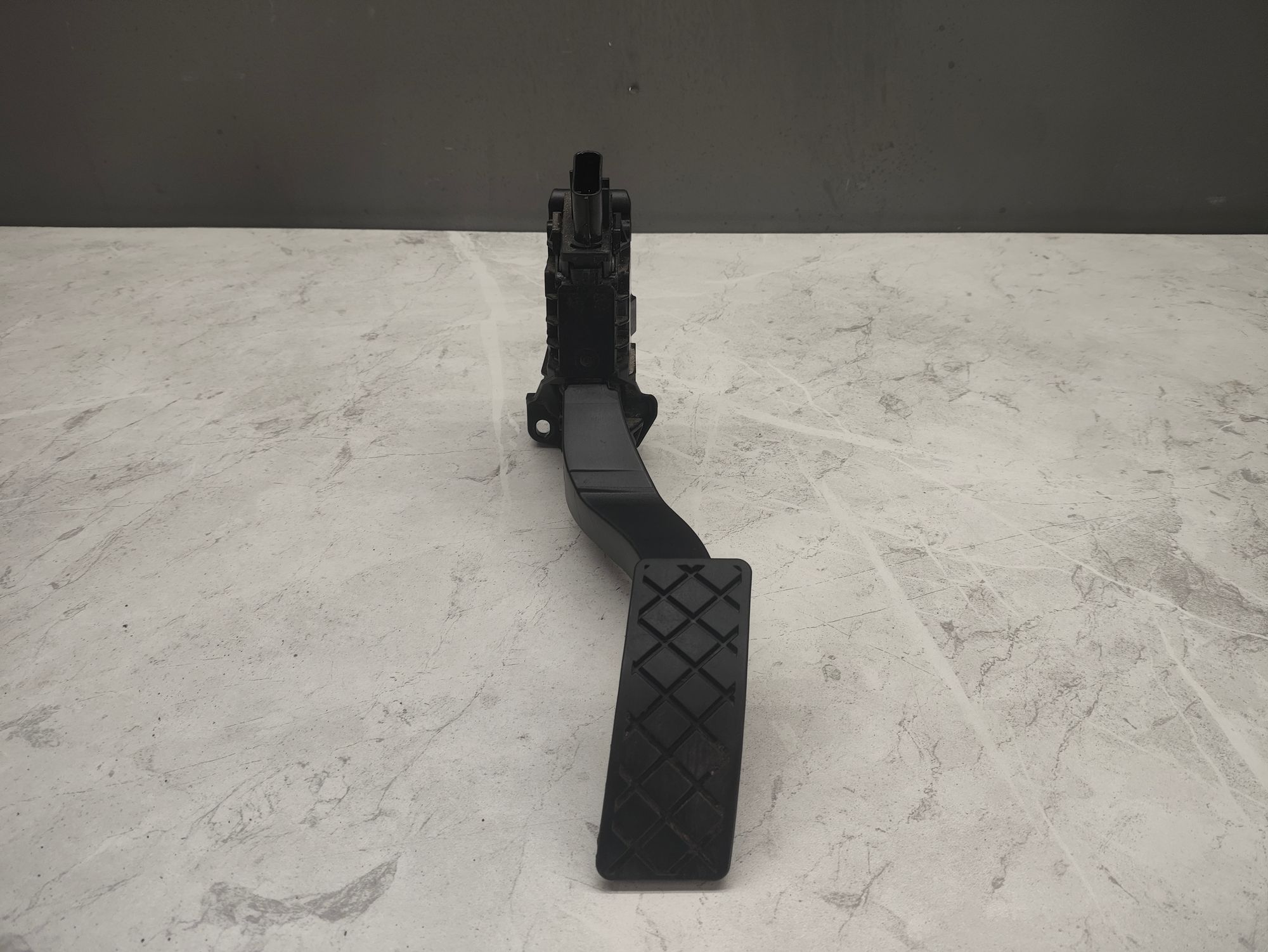 https://ycs.partsauto.market/partsauto-images/thmbs/userImages/6ab8ea4394fc0aced0b69382a3e61955/part/143f8c60-92b7-484d-a532-50f94f51eaf8_1775728284281.jpg