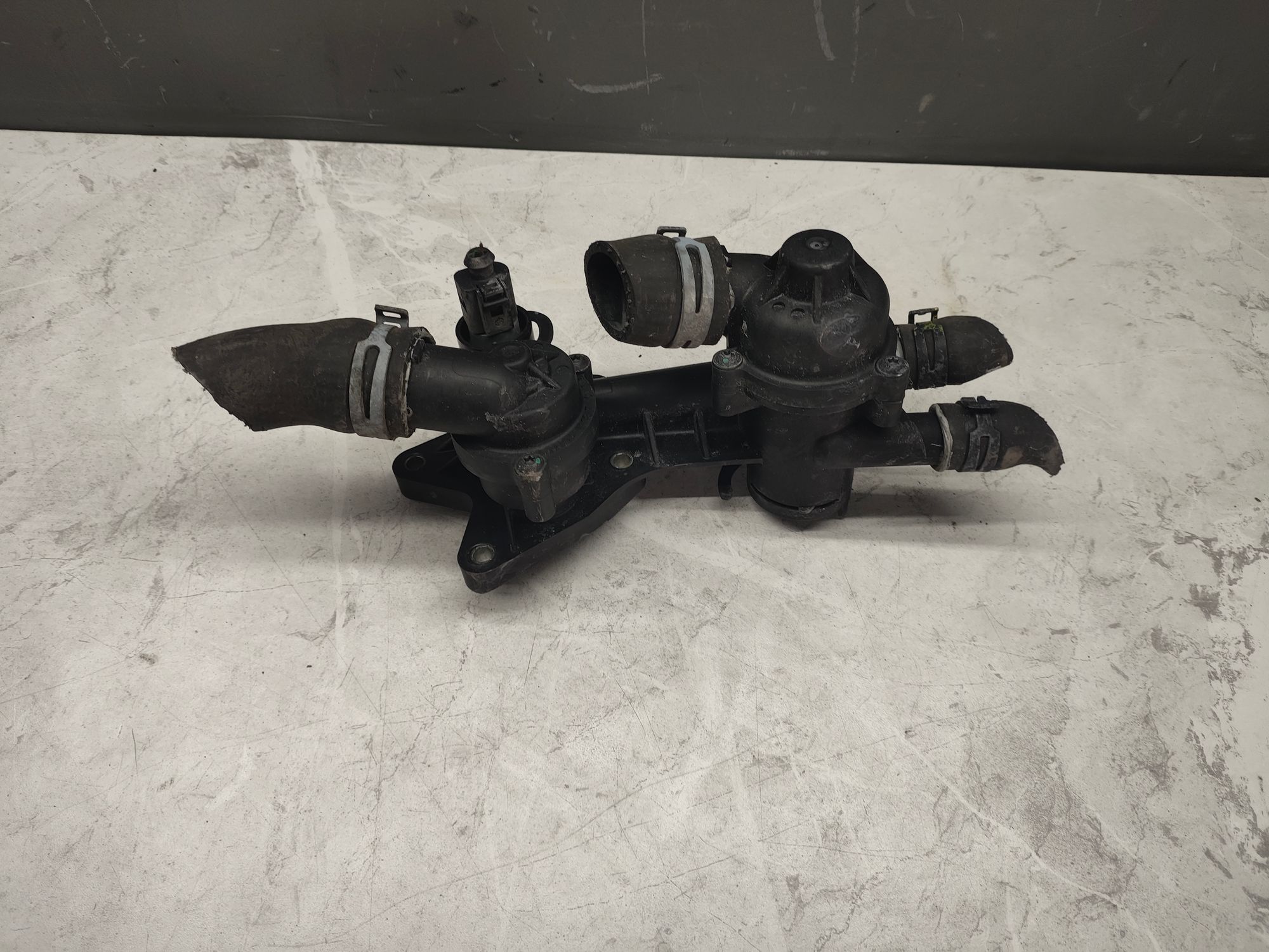 https://ycs.partsauto.market/partsauto-images/thmbs/userImages/6ab8ea4394fc0aced0b69382a3e61955/part/14793794-78b6-42ee-9501-fd93688d164f_1779537212291.jpg