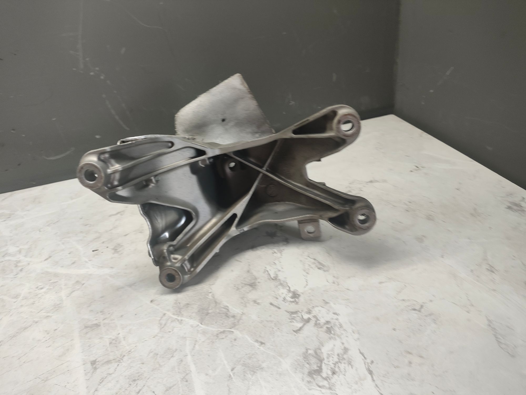 https://ycs.partsauto.market/partsauto-images/thmbs/userImages/6ab8ea4394fc0aced0b69382a3e61955/part/17642bc8-fa91-4e4f-8961-b6e507ecac89_1785582005845.jpg