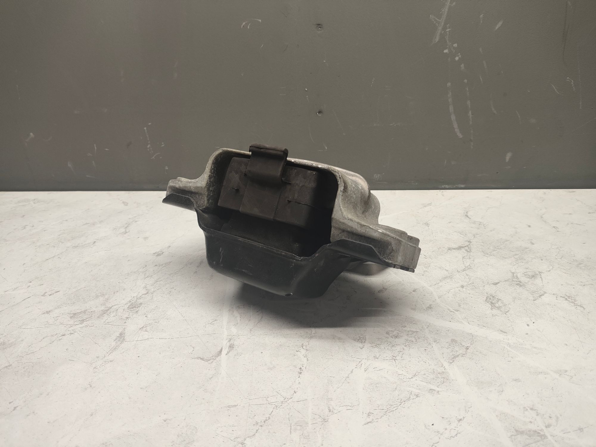 https://ycs.partsauto.market/partsauto-images/thmbs/userImages/6ab8ea4394fc0aced0b69382a3e61955/part/17c126cf-380c-4733-afc0-3fe9bc0fd7b7_1777716700167.jpg
