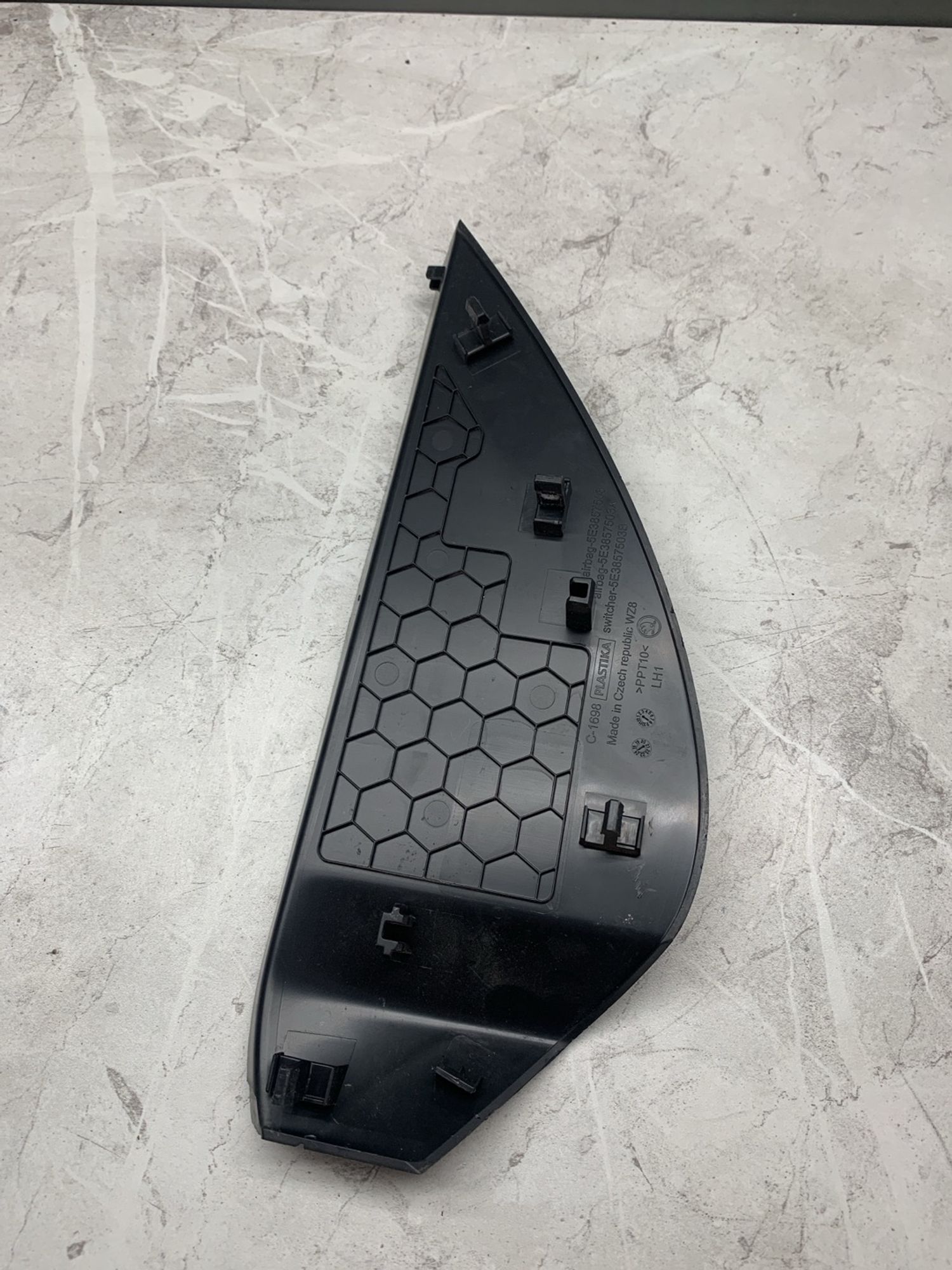 https://ycs.partsauto.market/partsauto-images/thmbs/userImages/6ab8ea4394fc0aced0b69382a3e61955/part/1d5f247f-d430-46f7-8768-848c69a01a03_1774258250759.jpg