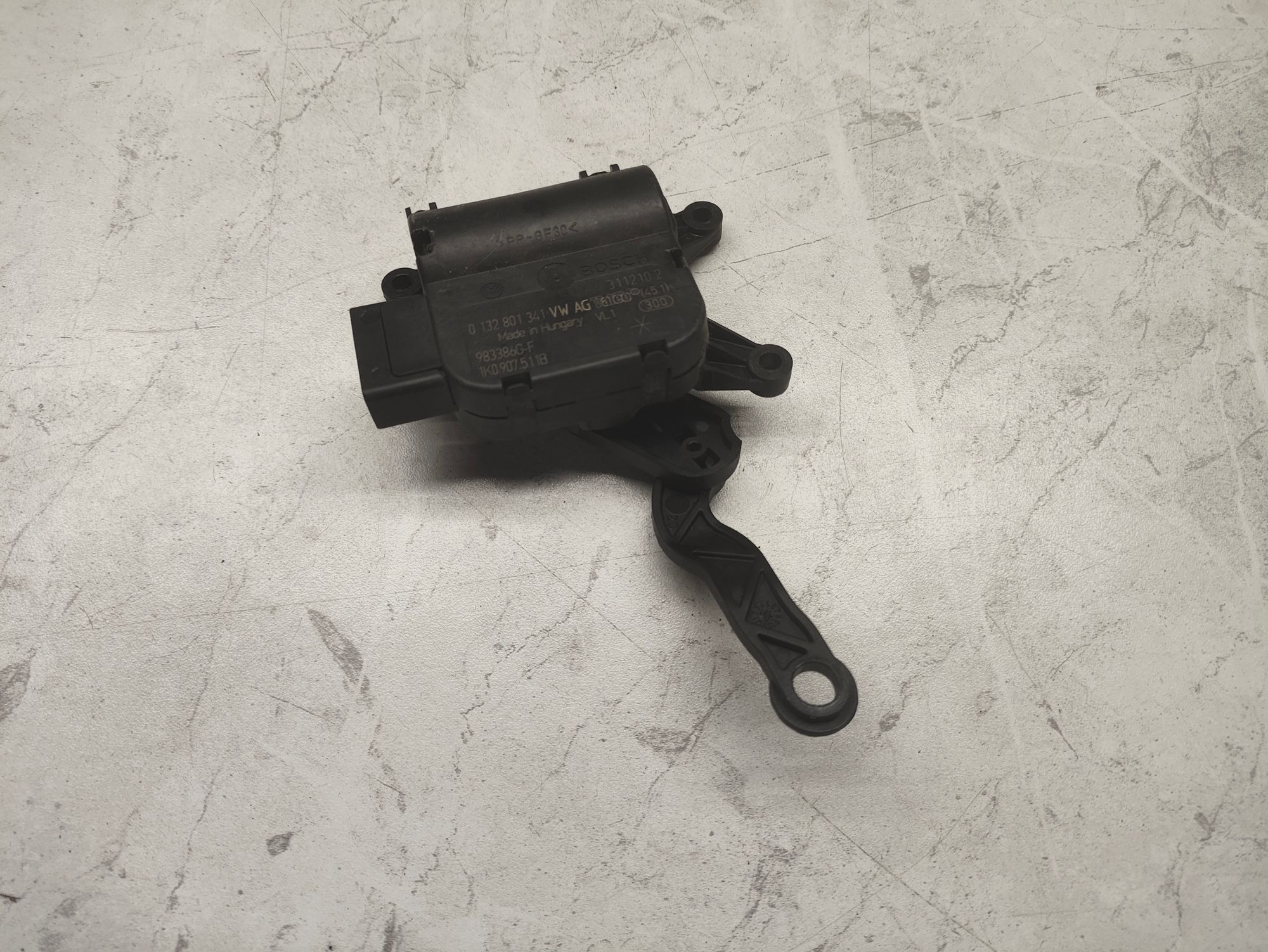 https://ycs.partsauto.market/partsauto-images/thmbs/userImages/6ab8ea4394fc0aced0b69382a3e61955/part/1f987dab-87b5-4161-9411-152491091003_1781007605795.jpg