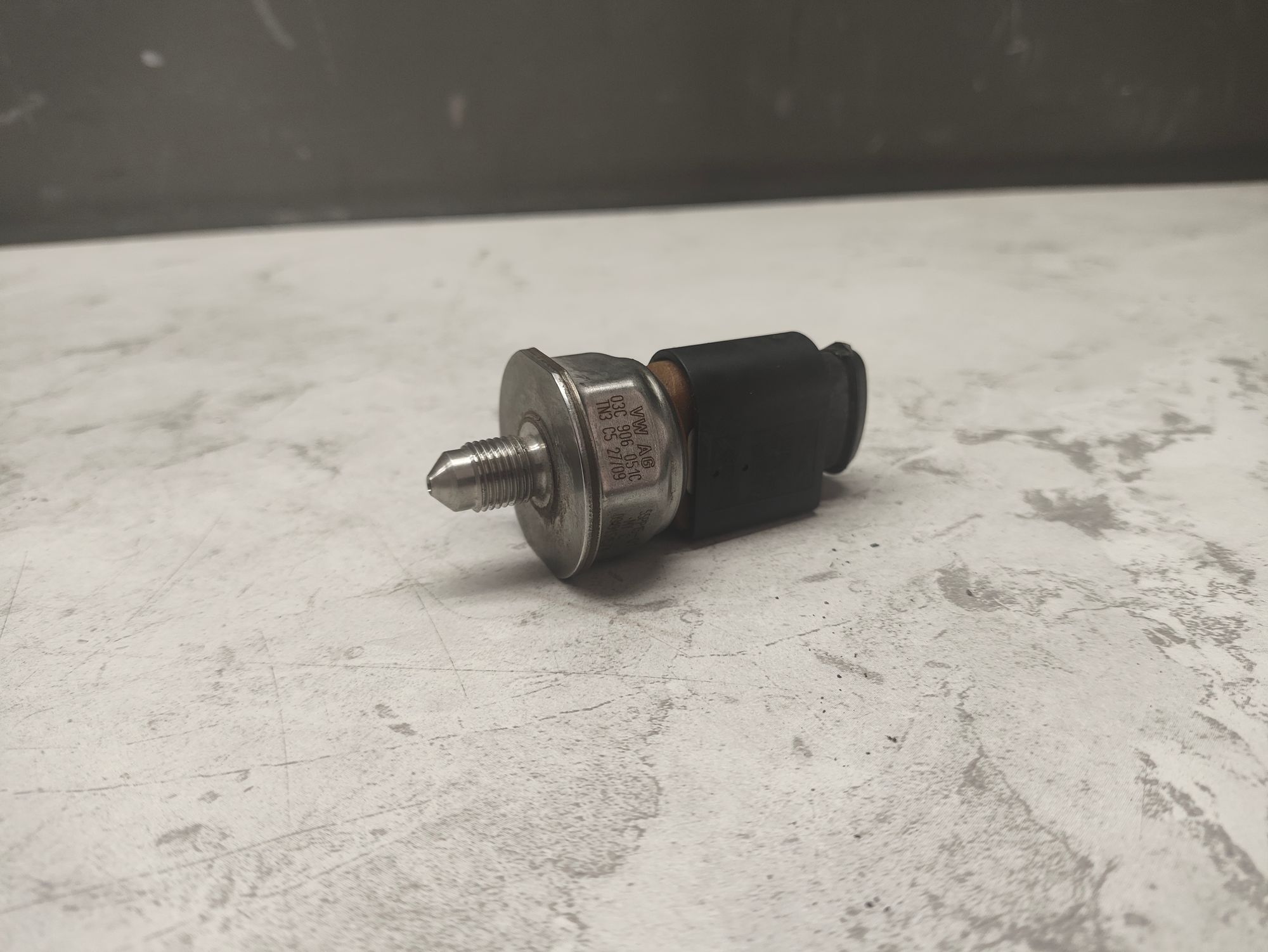 https://ycs.partsauto.market/partsauto-images/thmbs/userImages/6ab8ea4394fc0aced0b69382a3e61955/part/215fe0e3-6578-49fb-8bc8-869701226edf_1785405827241.jpg