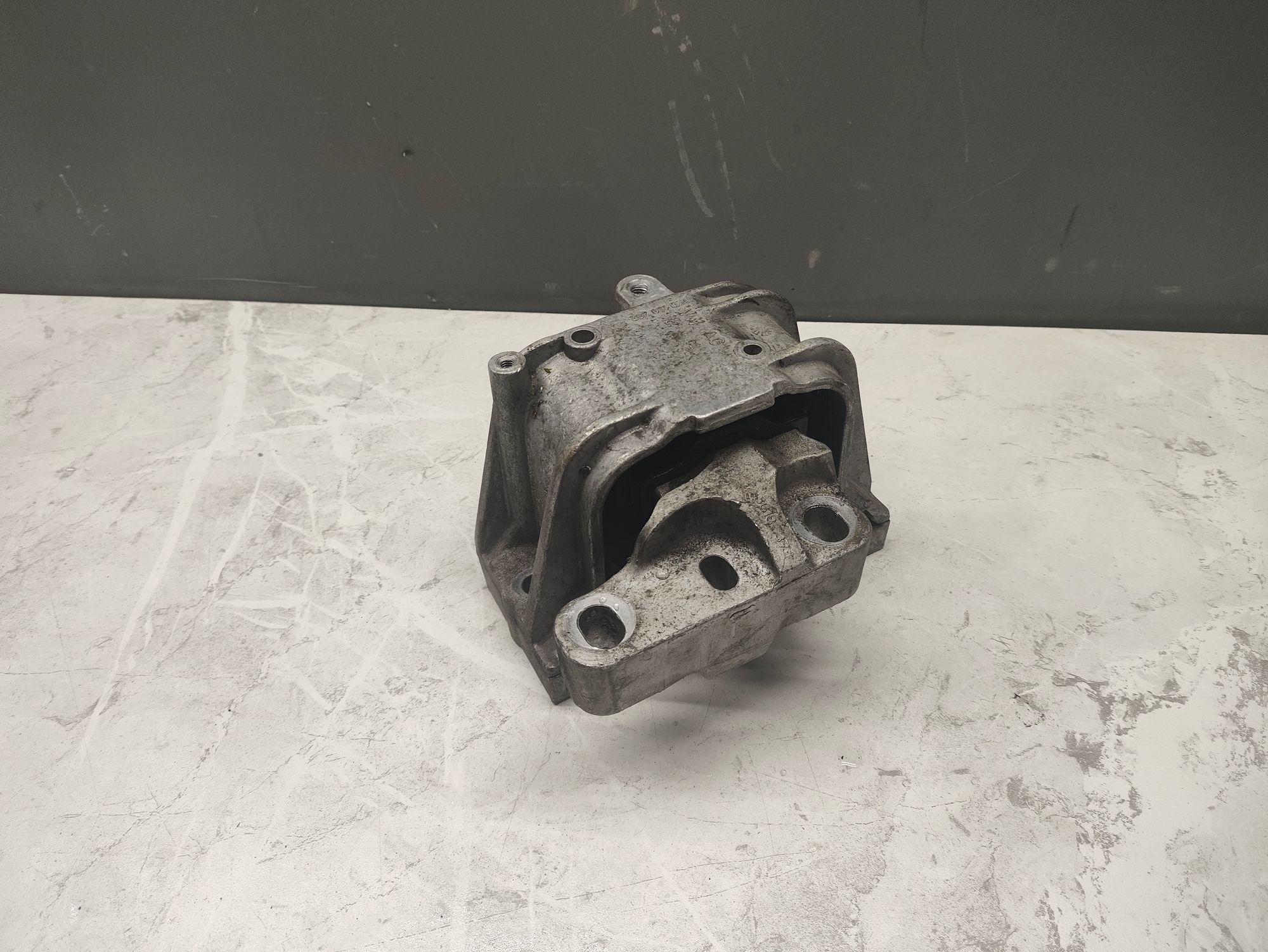 https://ycs.partsauto.market/partsauto-images/thmbs/userImages/6ab8ea4394fc0aced0b69382a3e61955/part/21881e3c-c030-46be-84d6-1760d45d4fee_1777711795999.jpg