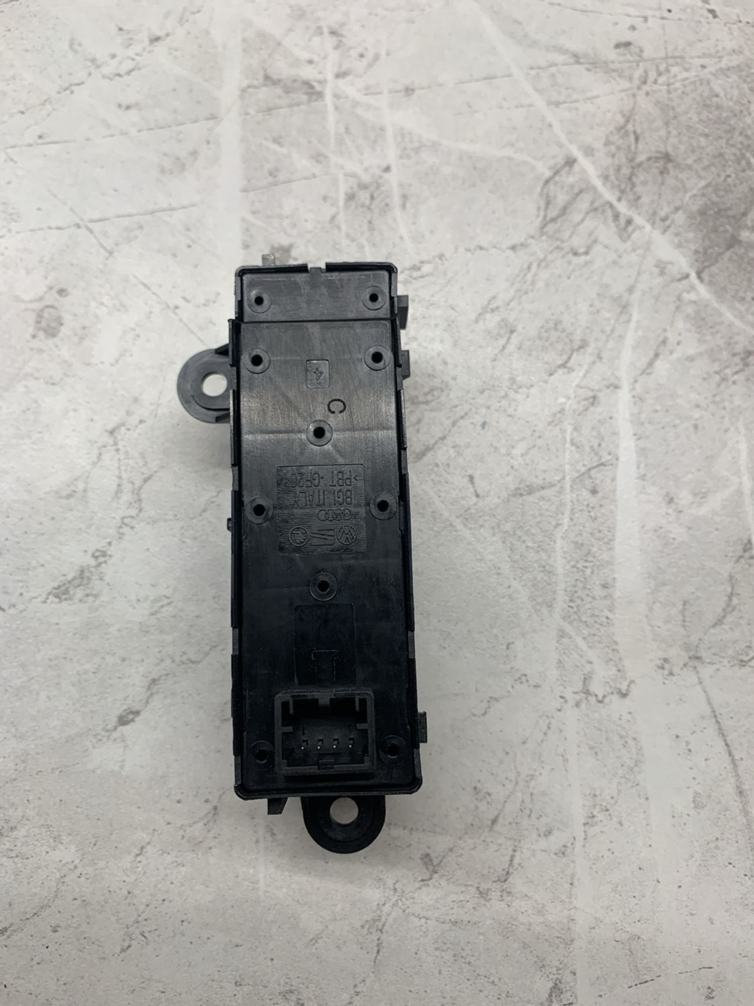 https://ycs.partsauto.market/partsauto-images/thmbs/userImages/6ab8ea4394fc0aced0b69382a3e61955/part/24d09c42-5b5a-44df-a779-fce1b1e186bb_1774258656765.jpg