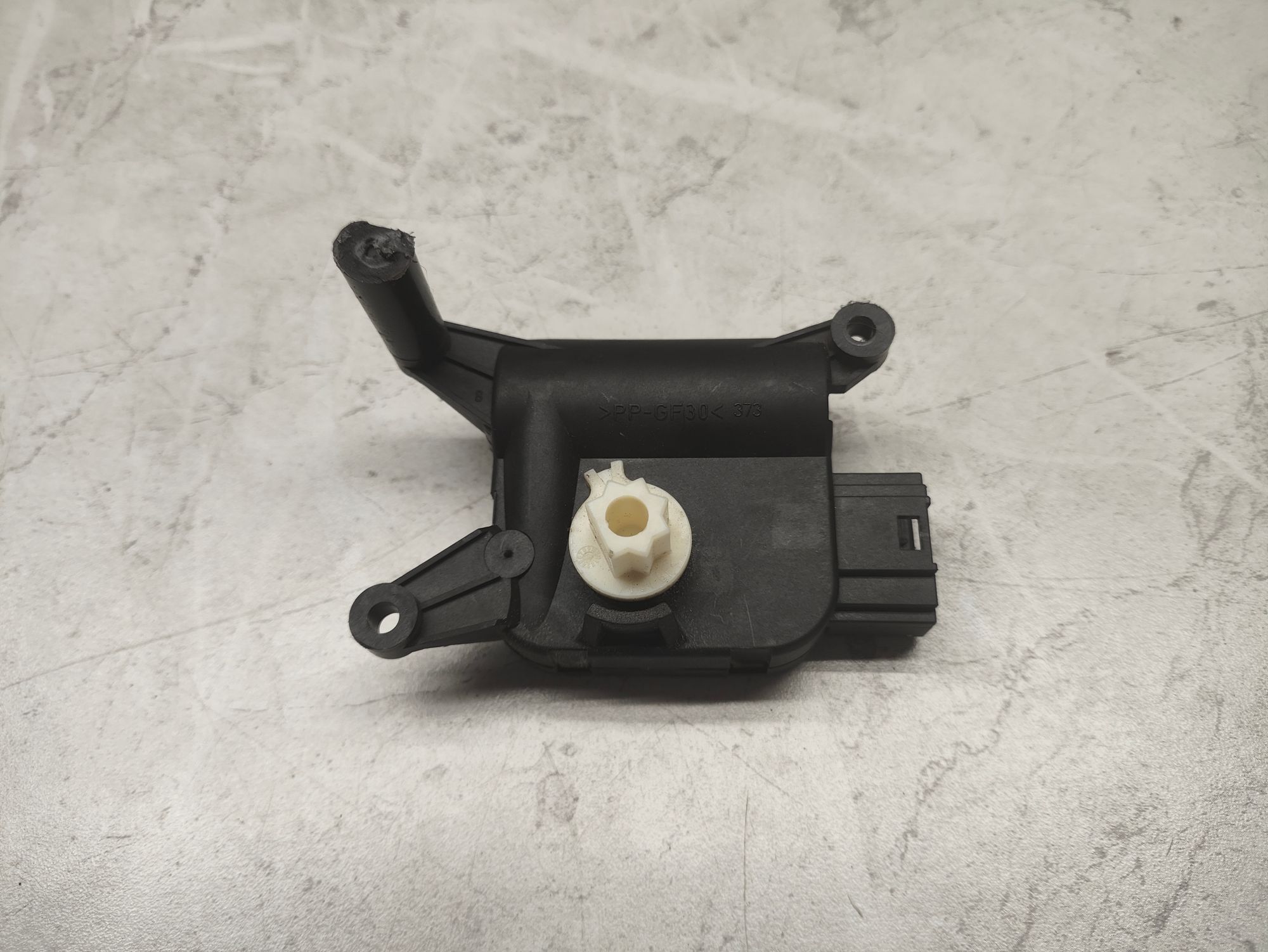 https://ycs.partsauto.market/partsauto-images/thmbs/userImages/6ab8ea4394fc0aced0b69382a3e61955/part/2723f543-45ee-4ad7-b173-79e2dd4a32a2_1781006761904.jpg