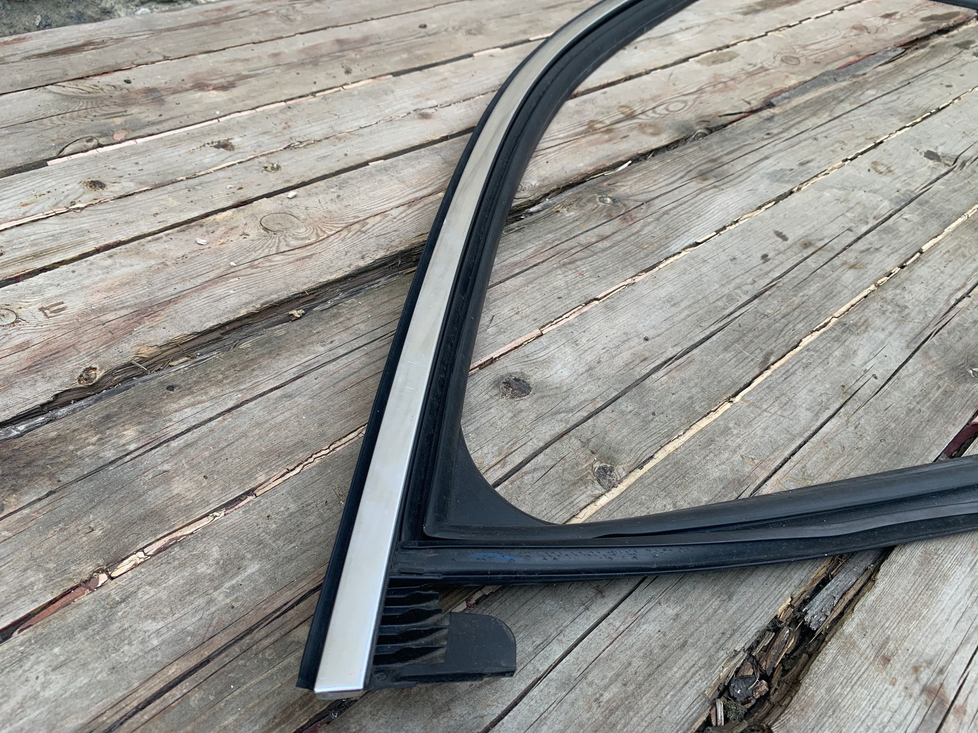 https://ycs.partsauto.market/partsauto-images/thmbs/userImages/6ab8ea4394fc0aced0b69382a3e61955/part/27cfe587-c585-4c6d-a7e7-5cf031629f4c_1786101979002.jpg