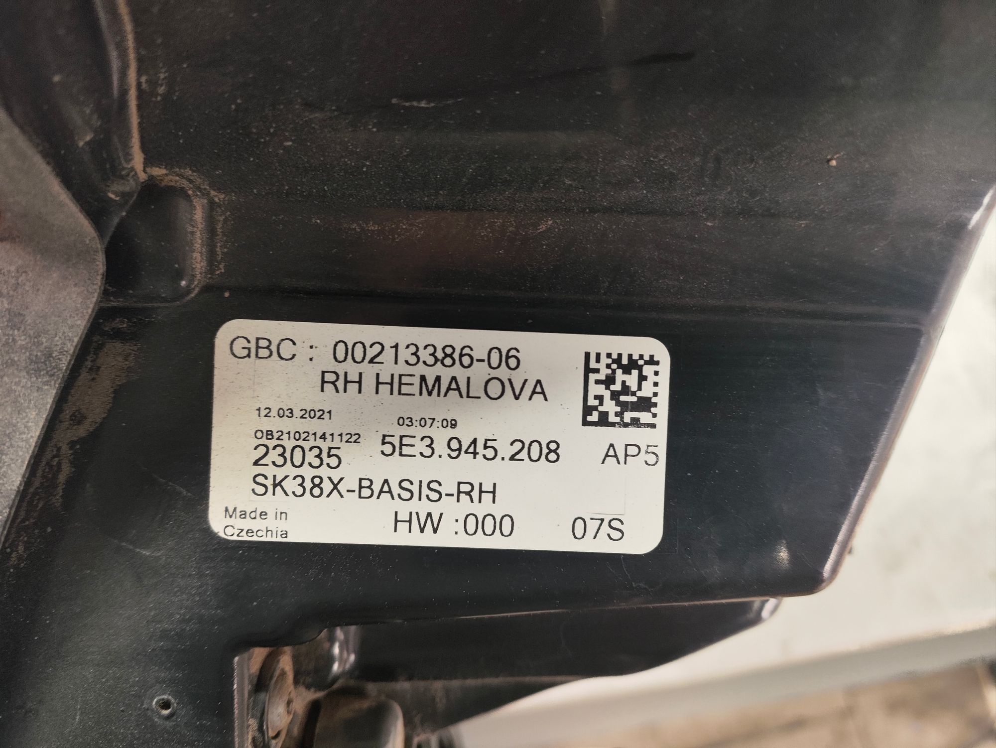 https://ycs.partsauto.market/partsauto-images/thmbs/userImages/6ab8ea4394fc0aced0b69382a3e61955/part/30f48753-19c0-4113-84d0-8fc4b39cd4ee_1776160011985.jpg