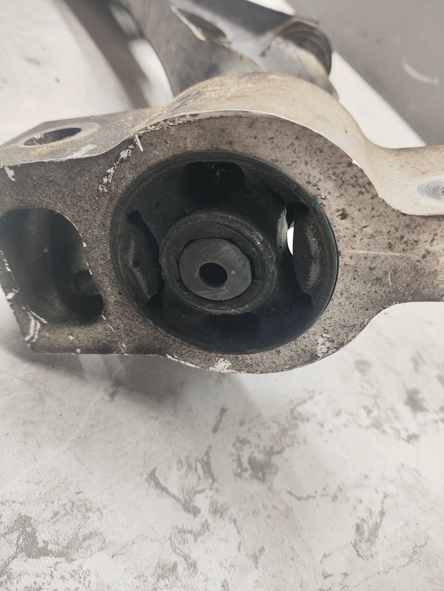 https://ycs.partsauto.market/partsauto-images/thmbs/userImages/6ab8ea4394fc0aced0b69382a3e61955/part/3124ac68-fee2-4d2b-b586-5f9ed3e83f5c_1777983277587.jpg