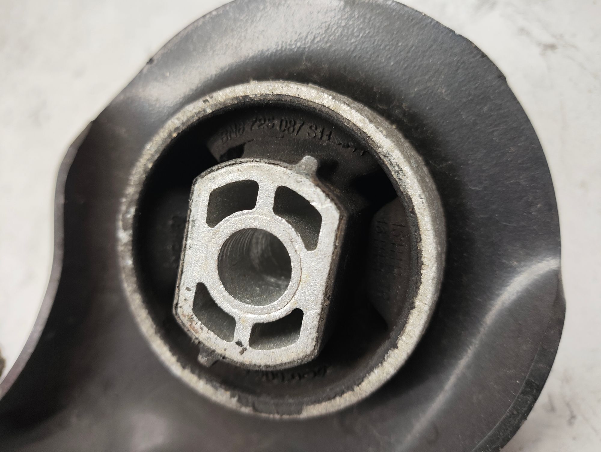 https://ycs.partsauto.market/partsauto-images/thmbs/userImages/6ab8ea4394fc0aced0b69382a3e61955/part/322a3518-81da-4bee-842f-43380c65a7da_1787312498622.jpg