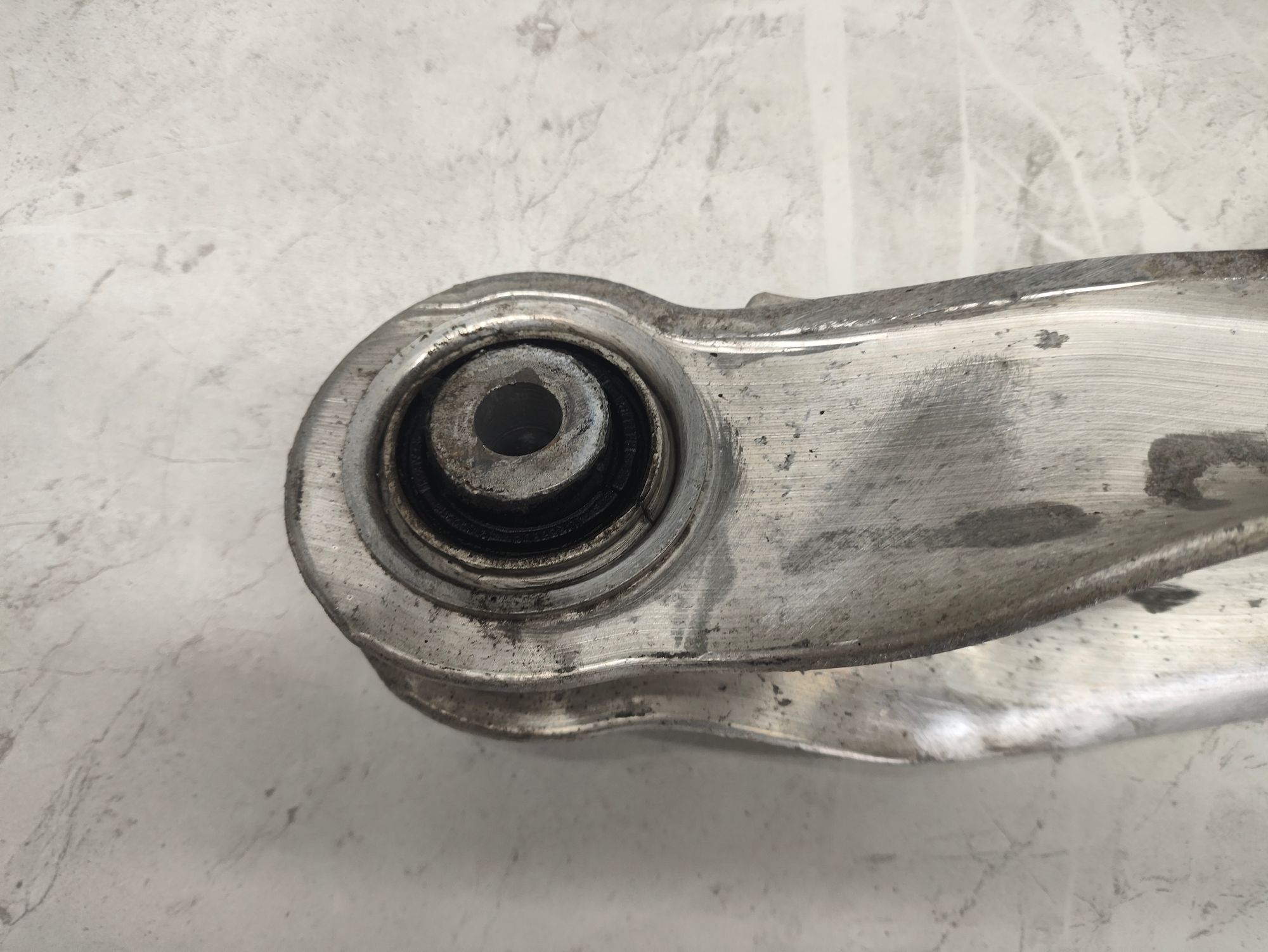 https://ycs.partsauto.market/partsauto-images/thmbs/userImages/6ab8ea4394fc0aced0b69382a3e61955/part/35663125-6db9-4e9e-a62b-d9ab520da61b_1776337422898.jpg