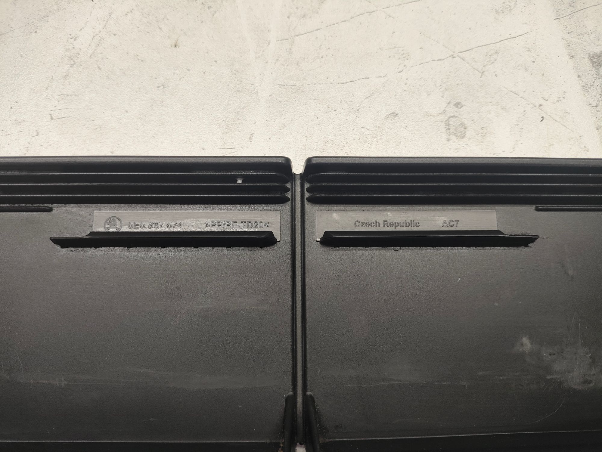 https://ycs.partsauto.market/partsauto-images/thmbs/userImages/6ab8ea4394fc0aced0b69382a3e61955/part/3633f69a-7da9-4eaf-8e78-ff67c3ac68a8_1775820179423.jpg