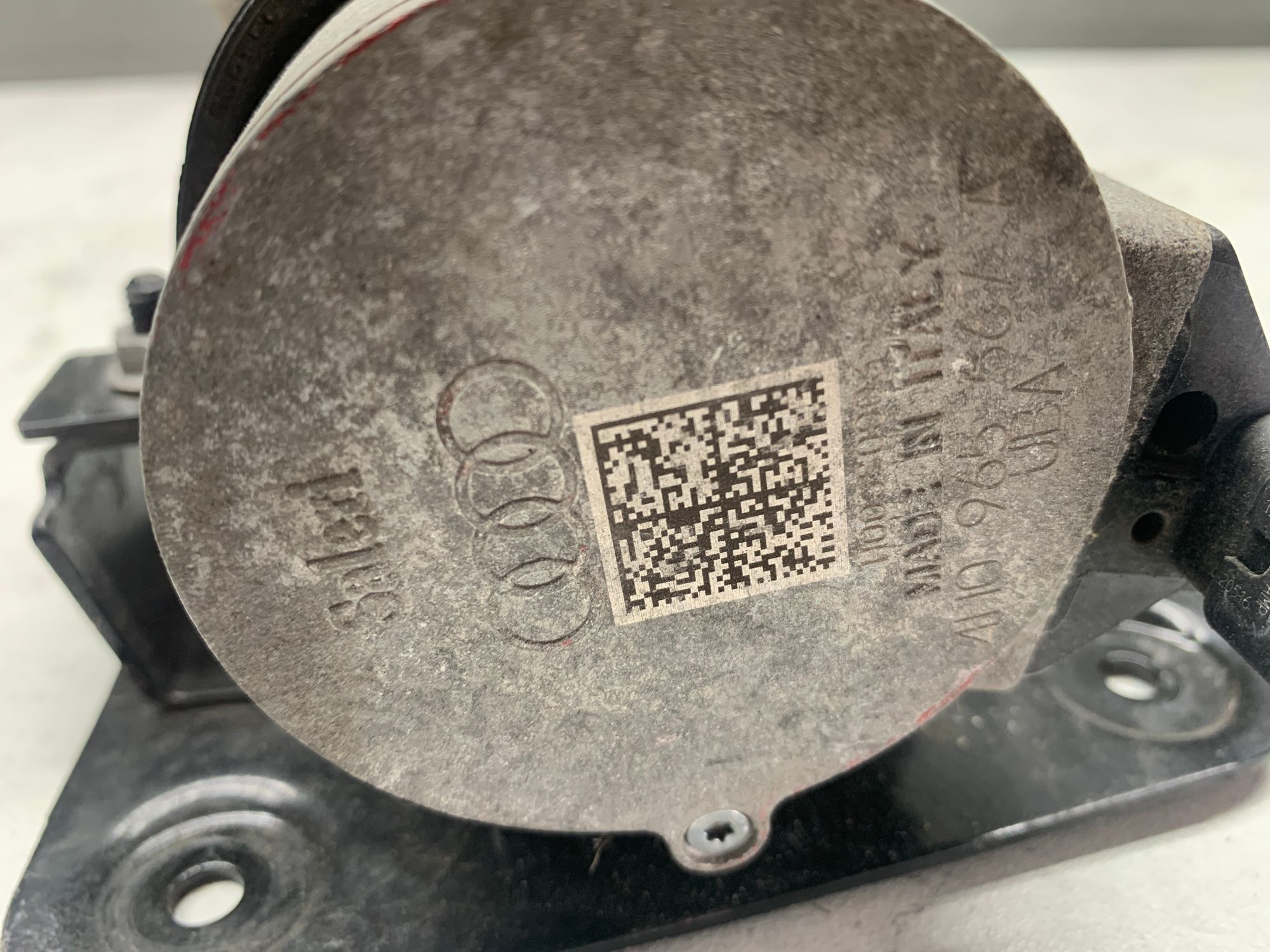 https://ycs.partsauto.market/partsauto-images/thmbs/userImages/6ab8ea4394fc0aced0b69382a3e61955/part/4e8a40b5-023c-48b6-8b36-bdc1f0fbdbe9_1782218847296.jpg