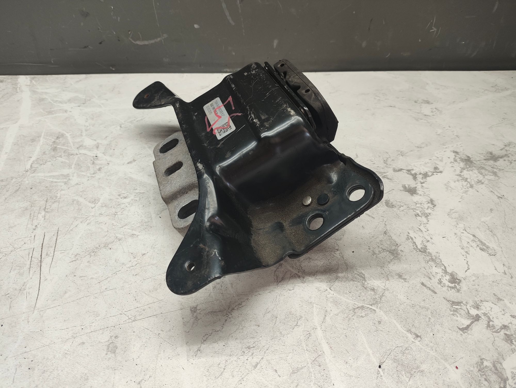 https://ycs.partsauto.market/partsauto-images/thmbs/userImages/6ab8ea4394fc0aced0b69382a3e61955/part/5484afc2-9277-4e70-8d56-c6cdb1037f39_1787302037325.jpg