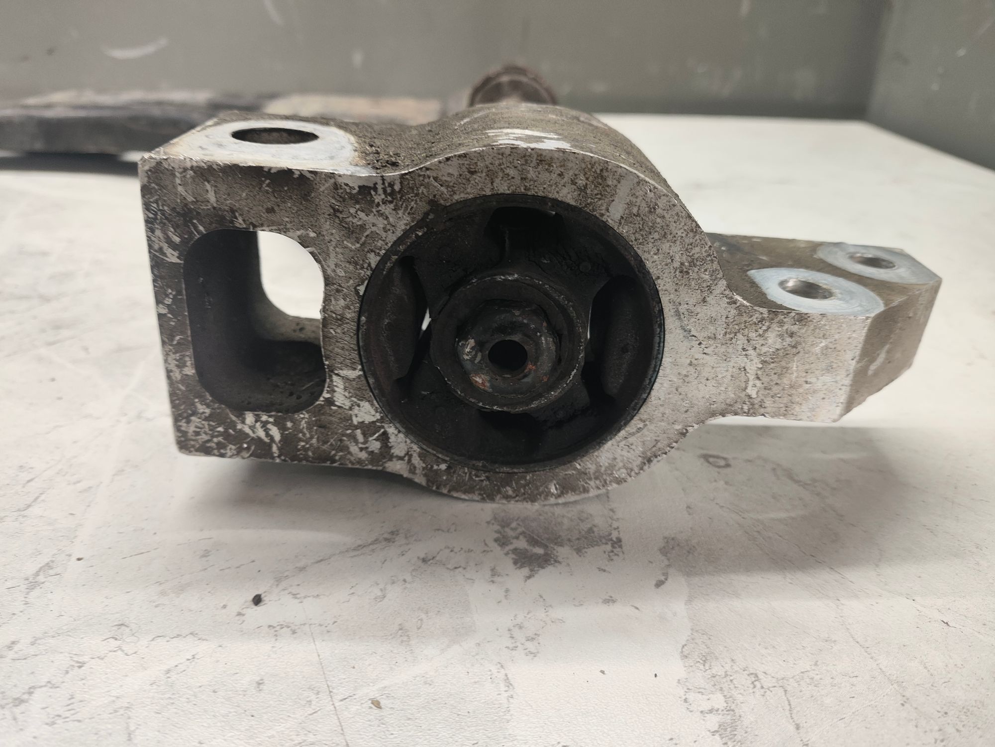 https://ycs.partsauto.market/partsauto-images/thmbs/userImages/6ab8ea4394fc0aced0b69382a3e61955/part/56dc929f-bd38-4ac8-b11a-1e20d7e17621_1777983574415.jpg