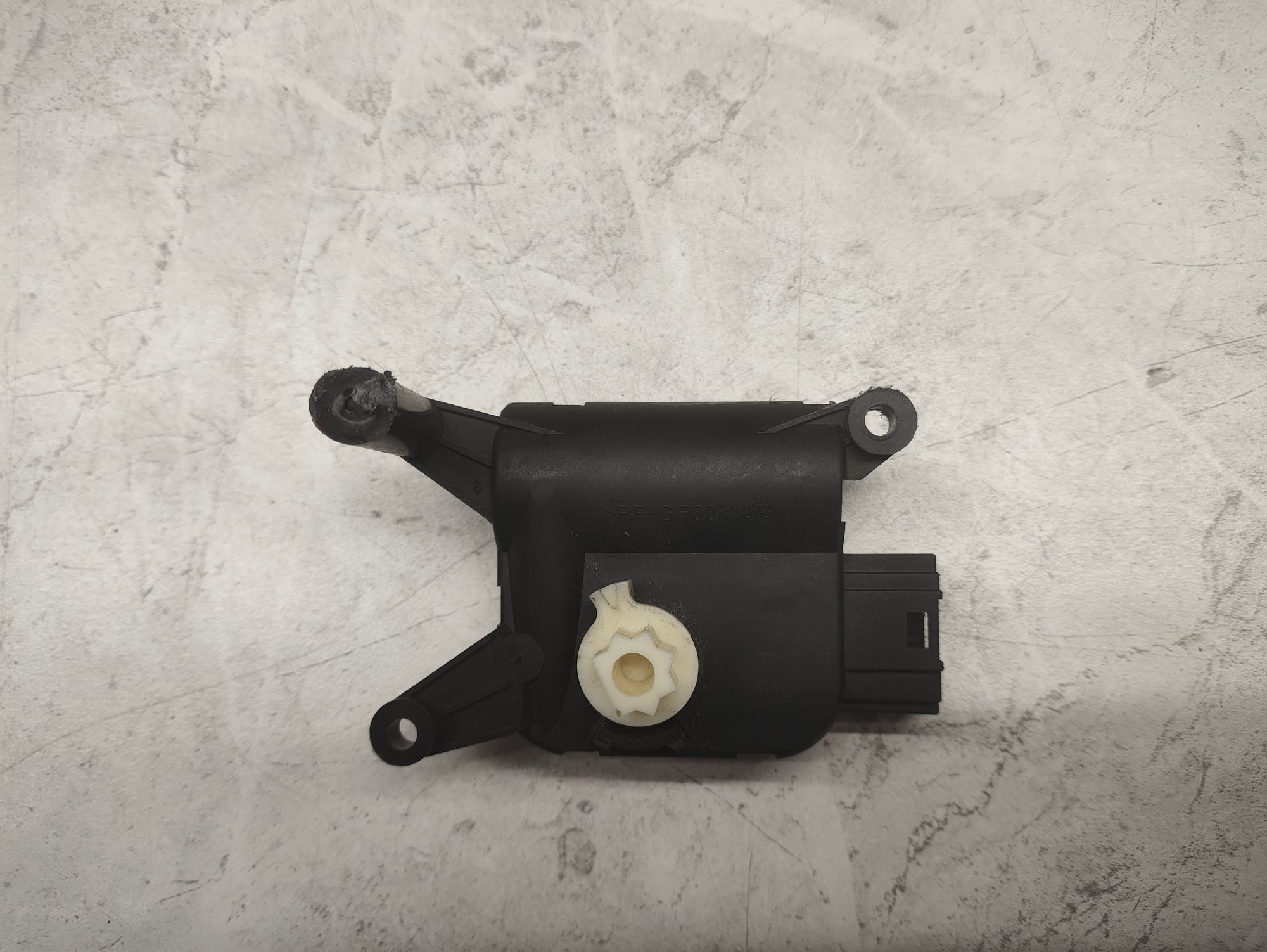 https://ycs.partsauto.market/partsauto-images/thmbs/userImages/6ab8ea4394fc0aced0b69382a3e61955/part/616e409e-7130-42ab-8912-cc06213d87e7_1781006808823.jpg