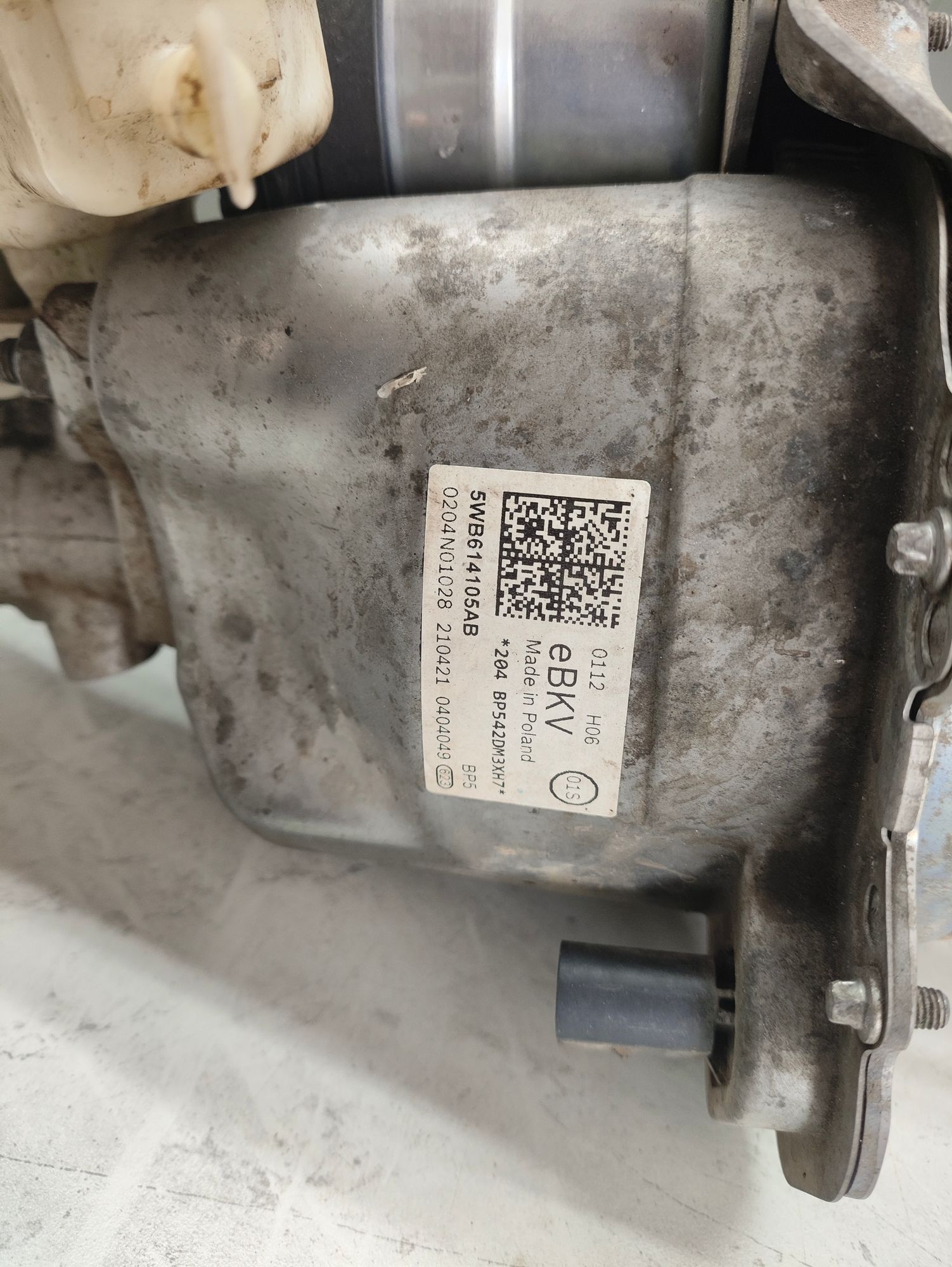 https://ycs.partsauto.market/partsauto-images/thmbs/userImages/6ab8ea4394fc0aced0b69382a3e61955/part/6196ae7d-9439-4bdf-bab8-a579af552e13_1776762568344.jpg