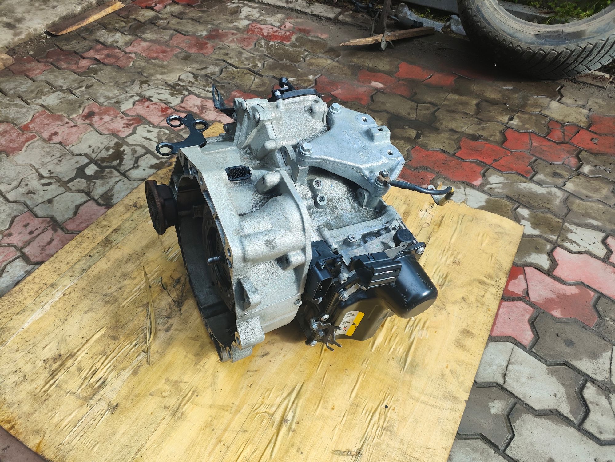 https://ycs.partsauto.market/partsauto-images/thmbs/userImages/6ab8ea4394fc0aced0b69382a3e61955/part/63535933-ad61-45dd-8637-97da5ea3fade_1778593534807.jpg