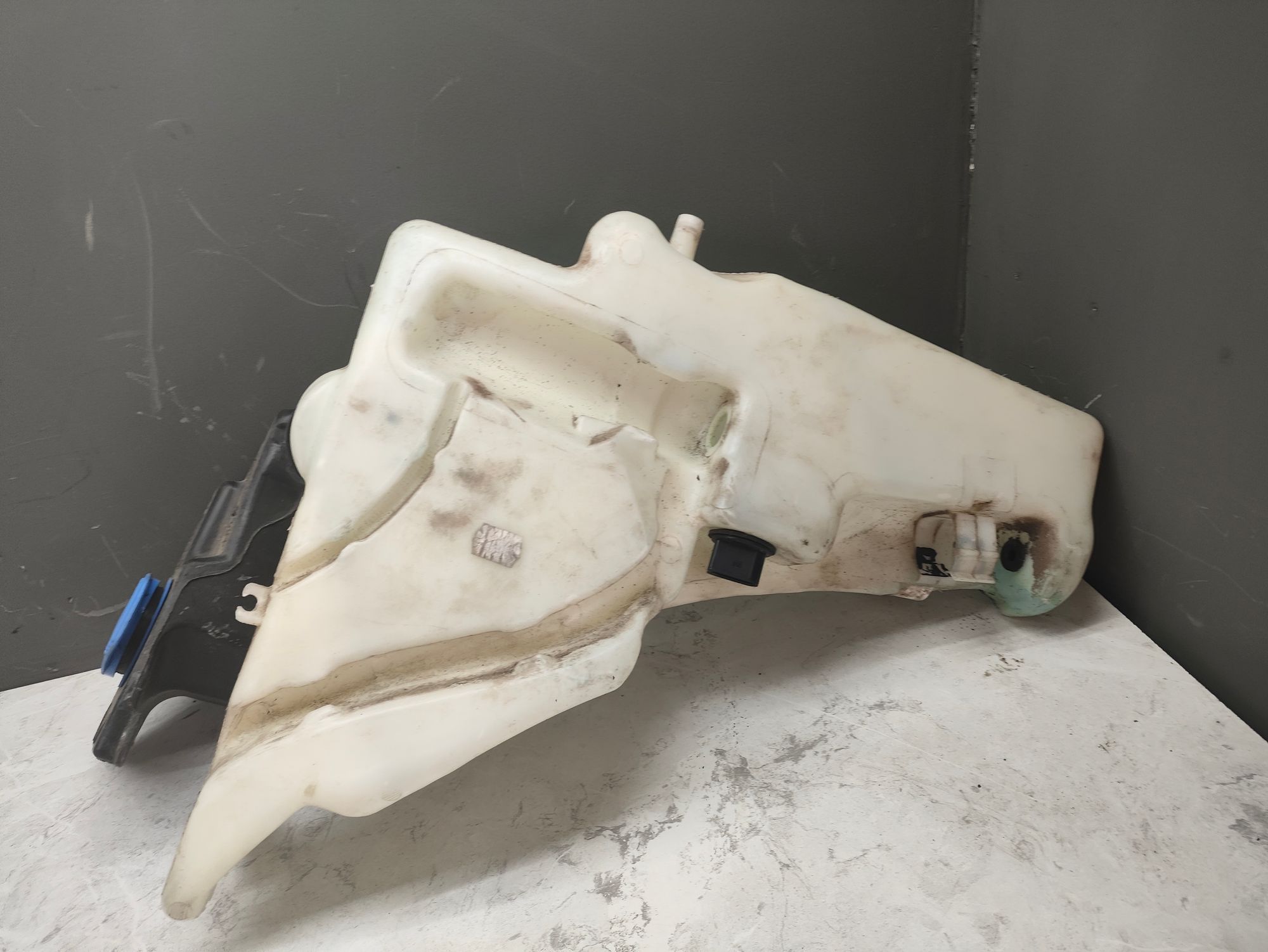 https://ycs.partsauto.market/partsauto-images/thmbs/userImages/6ab8ea4394fc0aced0b69382a3e61955/part/665948a4-4051-42c5-b98e-9c798056c339_1784107563214.jpg