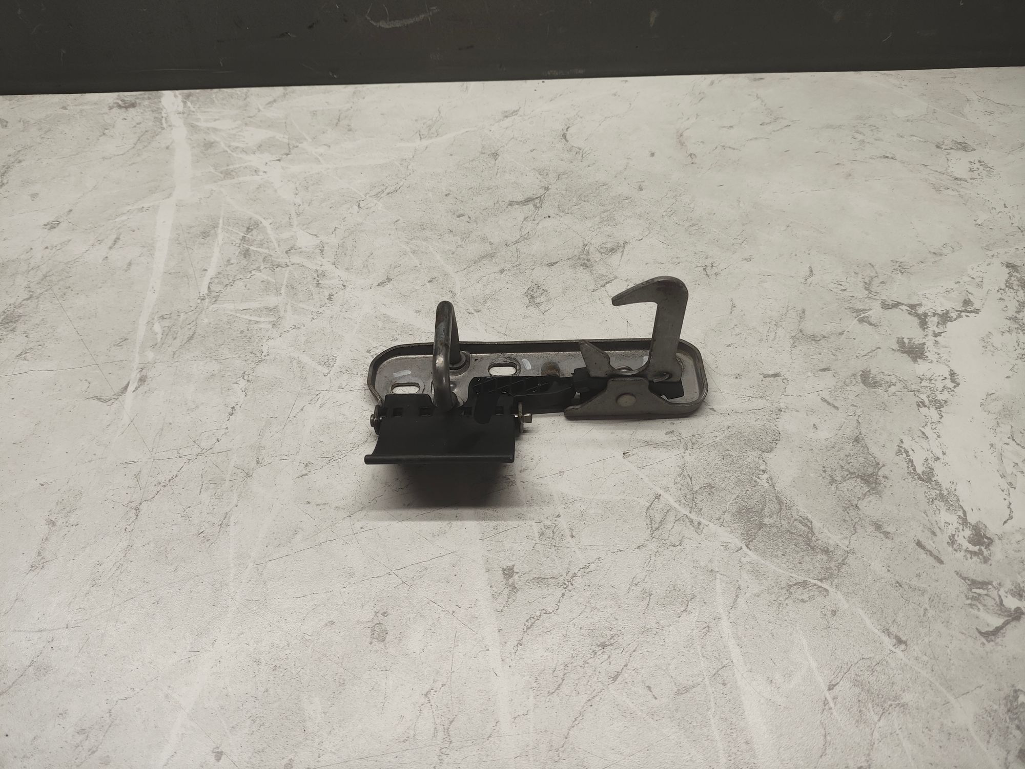 https://ycs.partsauto.market/partsauto-images/thmbs/userImages/6ab8ea4394fc0aced0b69382a3e61955/part/68b89642-5bd2-4d8a-bb39-cc313f026628_1781011141054.jpg